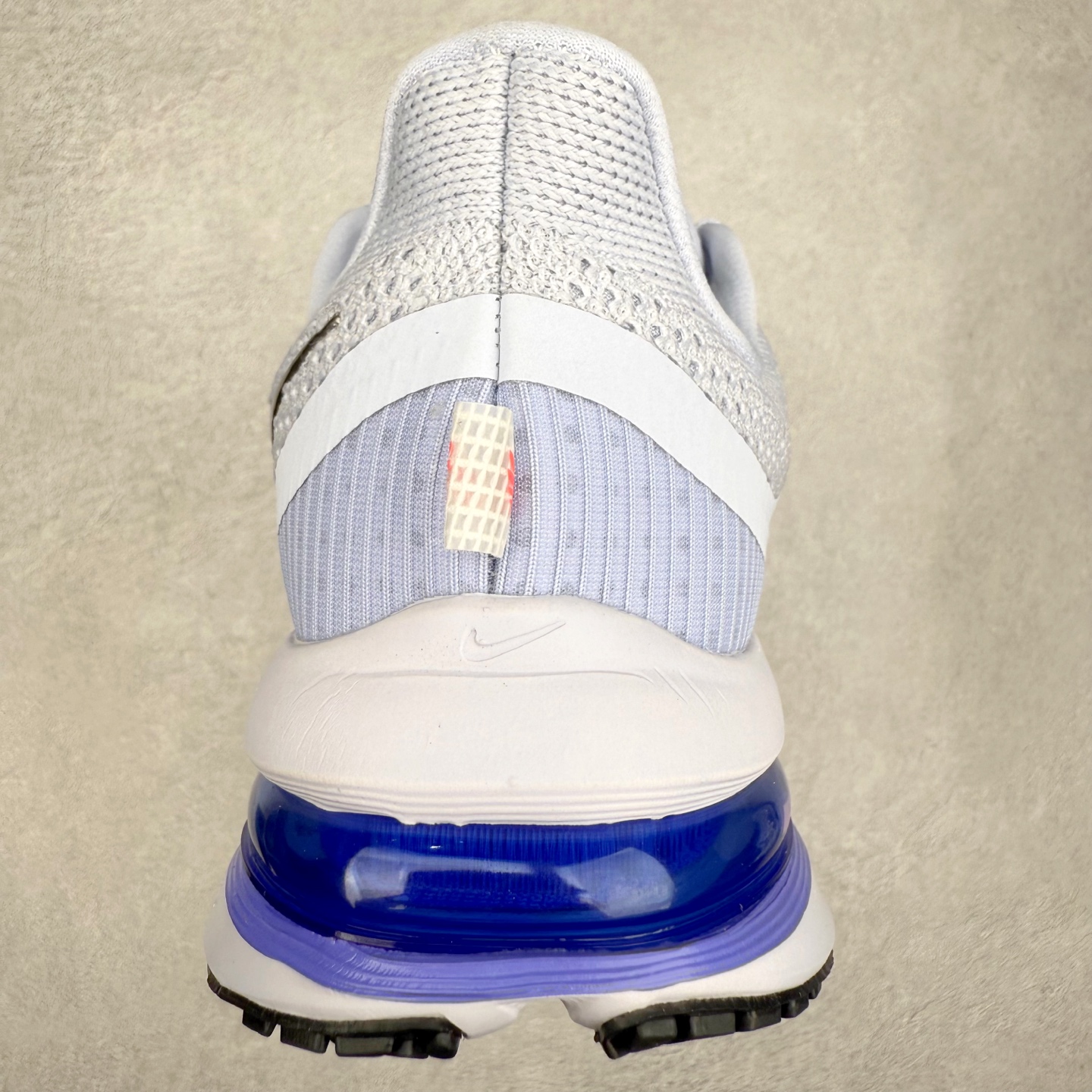 图片[8]-＃纯原 NK Pegasus Premium 飞马全掌气垫跑步运动鞋 HQ2592-004 气垫的究极进化 NIKE 2025S 新王炸 • 在特有Air科技加持下，耐克带来全新Pegasus Premium。这款跑鞋在传承耐克飞马（Pegasus）系列标志性的缓震功能的同时，将首次搭载耐克的塑型可视化Air Zoom气垫单元。• 塑型Air Zoom气垫单元贴合脚部的自然轮廓，帮助跑者在从后跟到脚趾的过渡中能够有效传递力量，带来一种前所未有的轻盈、顺畅回馈体验。中底采用ZoomX泡绵，后跟则使用ReactX泡绵，为跑者提供稳定流畅的推进感。• 塑型可视化Air Zoom气垫单元和精心配置的泡绵组合，让Pegasus Premium成为耐克飞马系列中颇具能量回馈的鞋款。• 全新Pegasus Premium不仅展示了耐克势头强劲的创新周期，证明了其特有的Air科技的强大实力，更体现了耐克倾听和服务运动员的能力。尺码：36 36.5 37.5 38 38.5 39 40 40.5 41 42 42.5 43 44 44.5 45-选品中心