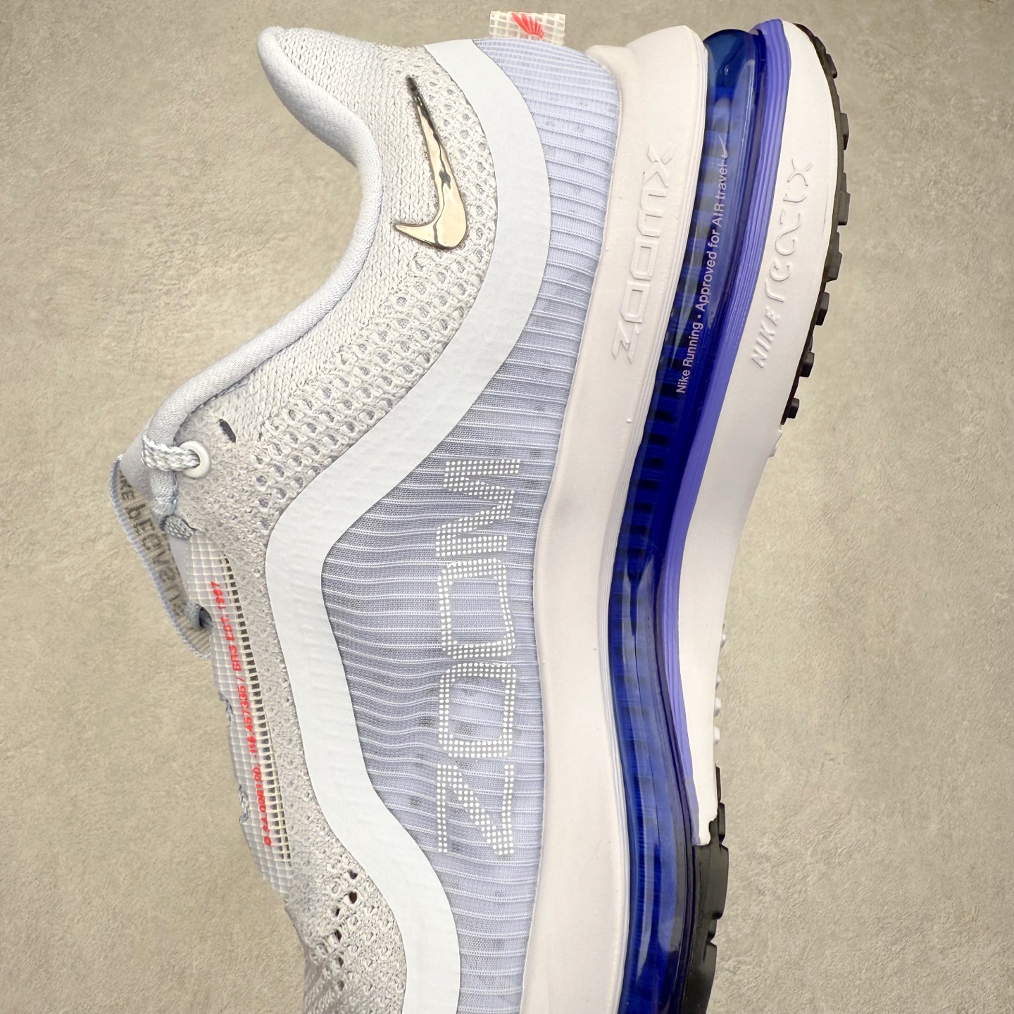 图片[7]-＃纯原 NK Pegasus Premium 飞马全掌气垫跑步运动鞋 HQ2592-004 气垫的究极进化 NIKE 2025S 新王炸 • 在特有Air科技加持下，耐克带来全新Pegasus Premium。这款跑鞋在传承耐克飞马（Pegasus）系列标志性的缓震功能的同时，将首次搭载耐克的塑型可视化Air Zoom气垫单元。• 塑型Air Zoom气垫单元贴合脚部的自然轮廓，帮助跑者在从后跟到脚趾的过渡中能够有效传递力量，带来一种前所未有的轻盈、顺畅回馈体验。中底采用ZoomX泡绵，后跟则使用ReactX泡绵，为跑者提供稳定流畅的推进感。• 塑型可视化Air Zoom气垫单元和精心配置的泡绵组合，让Pegasus Premium成为耐克飞马系列中颇具能量回馈的鞋款。• 全新Pegasus Premium不仅展示了耐克势头强劲的创新周期，证明了其特有的Air科技的强大实力，更体现了耐克倾听和服务运动员的能力。尺码：36 36.5 37.5 38 38.5 39 40 40.5 41 42 42.5 43 44 44.5 45-选品中心