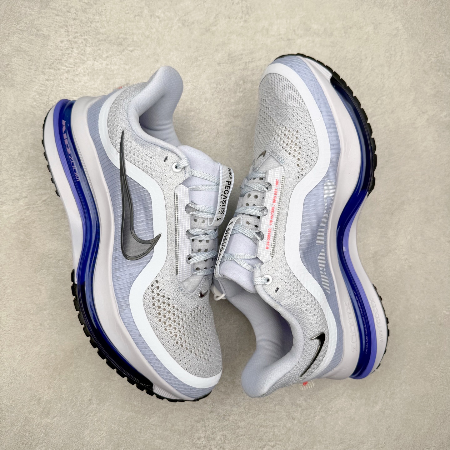 图片[3]-＃纯原 NK Pegasus Premium 飞马全掌气垫跑步运动鞋 HQ2592-004 气垫的究极进化 NIKE 2025S 新王炸 • 在特有Air科技加持下，耐克带来全新Pegasus Premium。这款跑鞋在传承耐克飞马（Pegasus）系列标志性的缓震功能的同时，将首次搭载耐克的塑型可视化Air Zoom气垫单元。• 塑型Air Zoom气垫单元贴合脚部的自然轮廓，帮助跑者在从后跟到脚趾的过渡中能够有效传递力量，带来一种前所未有的轻盈、顺畅回馈体验。中底采用ZoomX泡绵，后跟则使用ReactX泡绵，为跑者提供稳定流畅的推进感。• 塑型可视化Air Zoom气垫单元和精心配置的泡绵组合，让Pegasus Premium成为耐克飞马系列中颇具能量回馈的鞋款。• 全新Pegasus Premium不仅展示了耐克势头强劲的创新周期，证明了其特有的Air科技的强大实力，更体现了耐克倾听和服务运动员的能力。尺码：36 36.5 37.5 38 38.5 39 40 40.5 41 42 42.5 43 44 44.5 45-选品中心