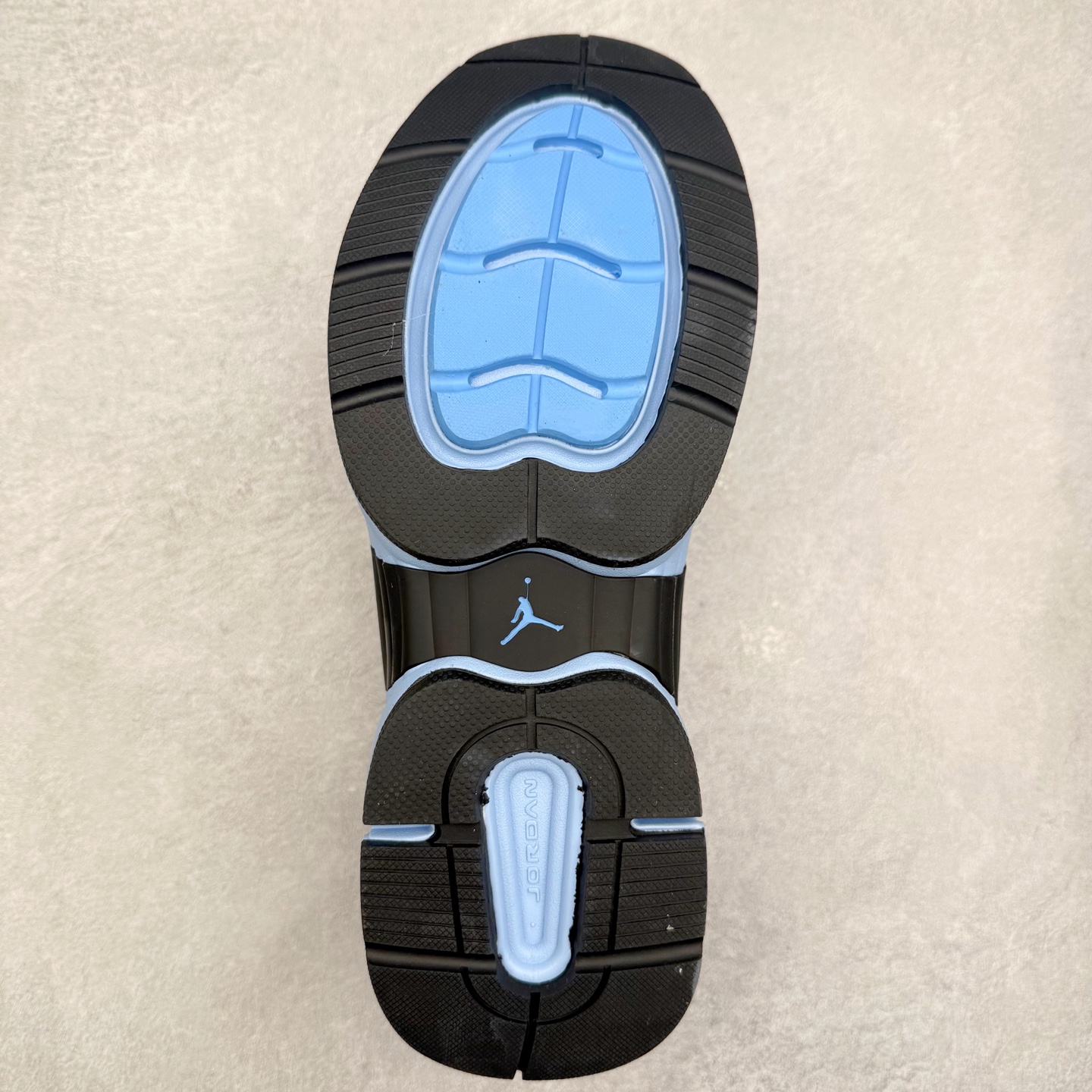 图片[9]-Jordan Trunner O/S AJ经典百搭透气生活休闲鞋 实拍调校N版已经零色差零失真 百分百还原实物色彩所见即所得 不存在货不对板色差等低级问题 选购参考实物拍摄 不混卖不参货 只用心做好货严格选品 承诺混一赔十 尺码：36 36.5 37.5 38 38.5 39 40 40.5 41 42 42.5 43 44 44.5 45-选品中心