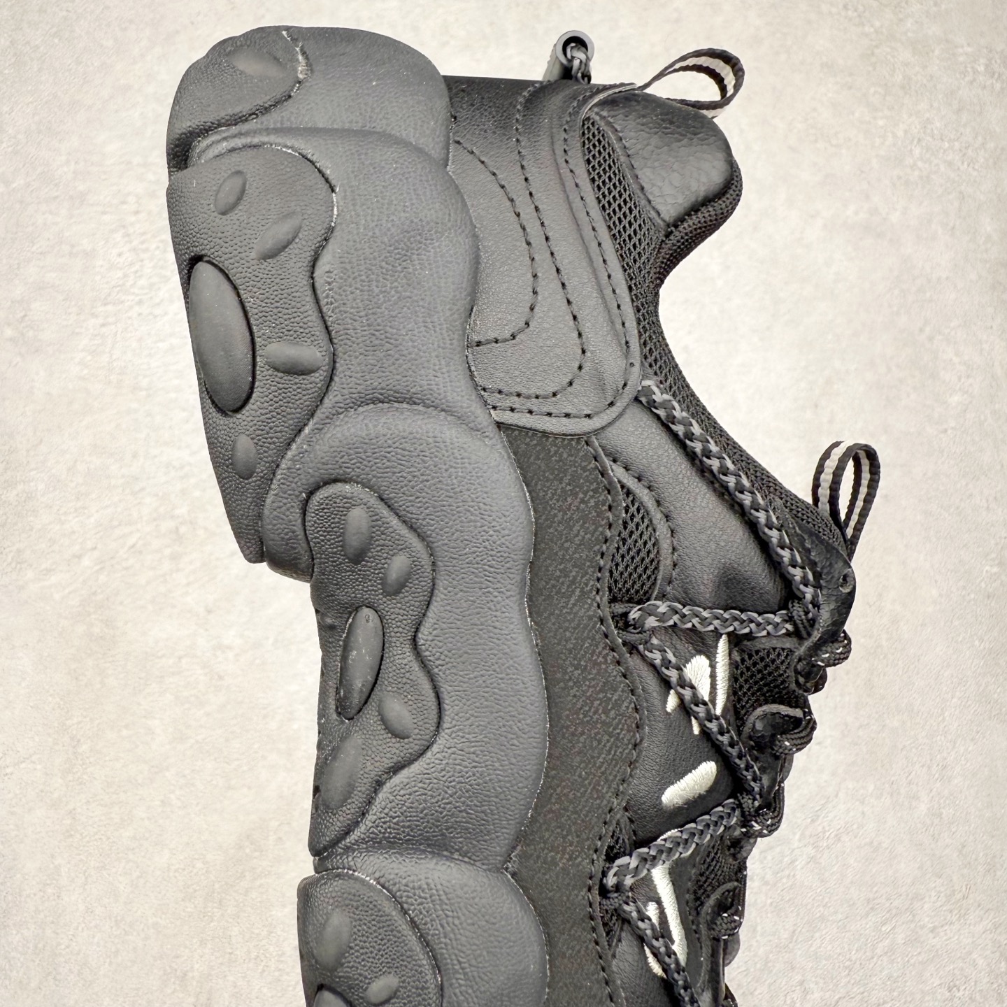 图片[7]-FILA斐乐 FLUID 6 猫爪织物合成革百搭潮流时尚个性运动复古经典减震耐磨低帮老爹鞋 FUSION 系列传承了 FILA 的百年基因，融入年轻运动及潮流文化，成为引领变革、创新突破的一代。以“1+N” 的跨界合作模式重现经典的同时创造经典。带来最出其不意的跨界合作惊喜。同时，FILAFUSION把FILA 的 DNA 融入到定制体验里，你可以随心制造厲于你的产品。FILA FUSION 的鞋家族涵盖了老爹鞋、跑步鞋、网球鞋、季节款。风格复古新潮，满足了时尚人士出行及各类运动的搭配需求，成为当下年轻人筷拥的鞋类品牌之一。FILA FUSION 走进年轻人的世界，通过年轻人运动，街舞，滑板，篮球，展现 FILA FUSION 的潮流态度和年轻文化。FILA FUSION 认为末来属于引领变革、创新突破的年轻一代，让我们一起构成 FILA 未来的蓝图吧！尺码：35.5 36 36.5 37.5 38 38.5 39 40 40.5 41 42 42.5 43 44 44.5 45-选品中心