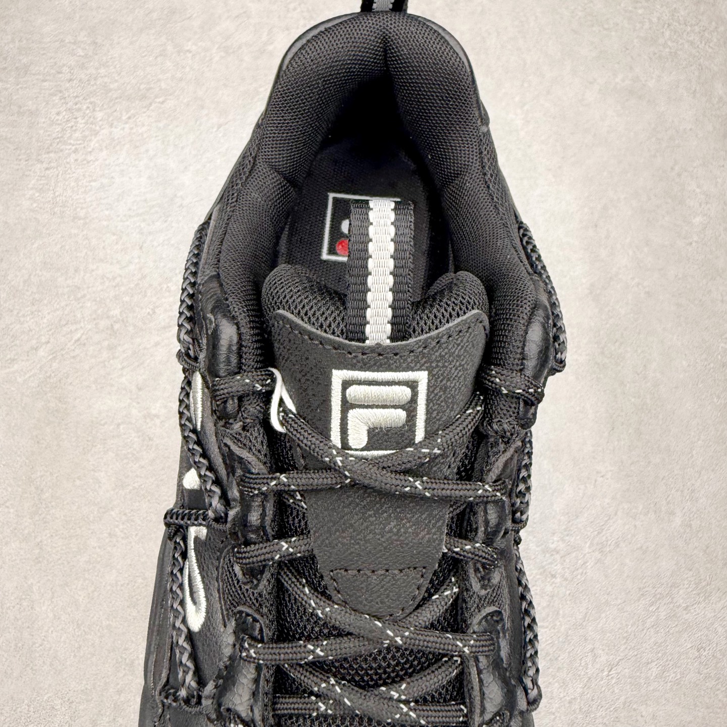 图片[5]-FILA斐乐 FLUID 6 猫爪织物合成革百搭潮流时尚个性运动复古经典减震耐磨低帮老爹鞋 FUSION 系列传承了 FILA 的百年基因，融入年轻运动及潮流文化，成为引领变革、创新突破的一代。以“1+N” 的跨界合作模式重现经典的同时创造经典。带来最出其不意的跨界合作惊喜。同时，FILAFUSION把FILA 的 DNA 融入到定制体验里，你可以随心制造厲于你的产品。FILA FUSION 的鞋家族涵盖了老爹鞋、跑步鞋、网球鞋、季节款。风格复古新潮，满足了时尚人士出行及各类运动的搭配需求，成为当下年轻人筷拥的鞋类品牌之一。FILA FUSION 走进年轻人的世界，通过年轻人运动，街舞，滑板，篮球，展现 FILA FUSION 的潮流态度和年轻文化。FILA FUSION 认为末来属于引领变革、创新突破的年轻一代，让我们一起构成 FILA 未来的蓝图吧！尺码：35.5 36 36.5 37.5 38 38.5 39 40 40.5 41 42 42.5 43 44 44.5 45-选品中心