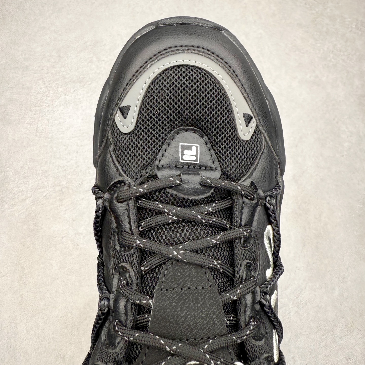 图片[4]-FILA斐乐 FLUID 6 猫爪织物合成革百搭潮流时尚个性运动复古经典减震耐磨低帮老爹鞋 FUSION 系列传承了 FILA 的百年基因，融入年轻运动及潮流文化，成为引领变革、创新突破的一代。以“1+N” 的跨界合作模式重现经典的同时创造经典。带来最出其不意的跨界合作惊喜。同时，FILAFUSION把FILA 的 DNA 融入到定制体验里，你可以随心制造厲于你的产品。FILA FUSION 的鞋家族涵盖了老爹鞋、跑步鞋、网球鞋、季节款。风格复古新潮，满足了时尚人士出行及各类运动的搭配需求，成为当下年轻人筷拥的鞋类品牌之一。FILA FUSION 走进年轻人的世界，通过年轻人运动，街舞，滑板，篮球，展现 FILA FUSION 的潮流态度和年轻文化。FILA FUSION 认为末来属于引领变革、创新突破的年轻一代，让我们一起构成 FILA 未来的蓝图吧！尺码：35.5 36 36.5 37.5 38 38.5 39 40 40.5 41 42 42.5 43 44 44.5 45-选品中心