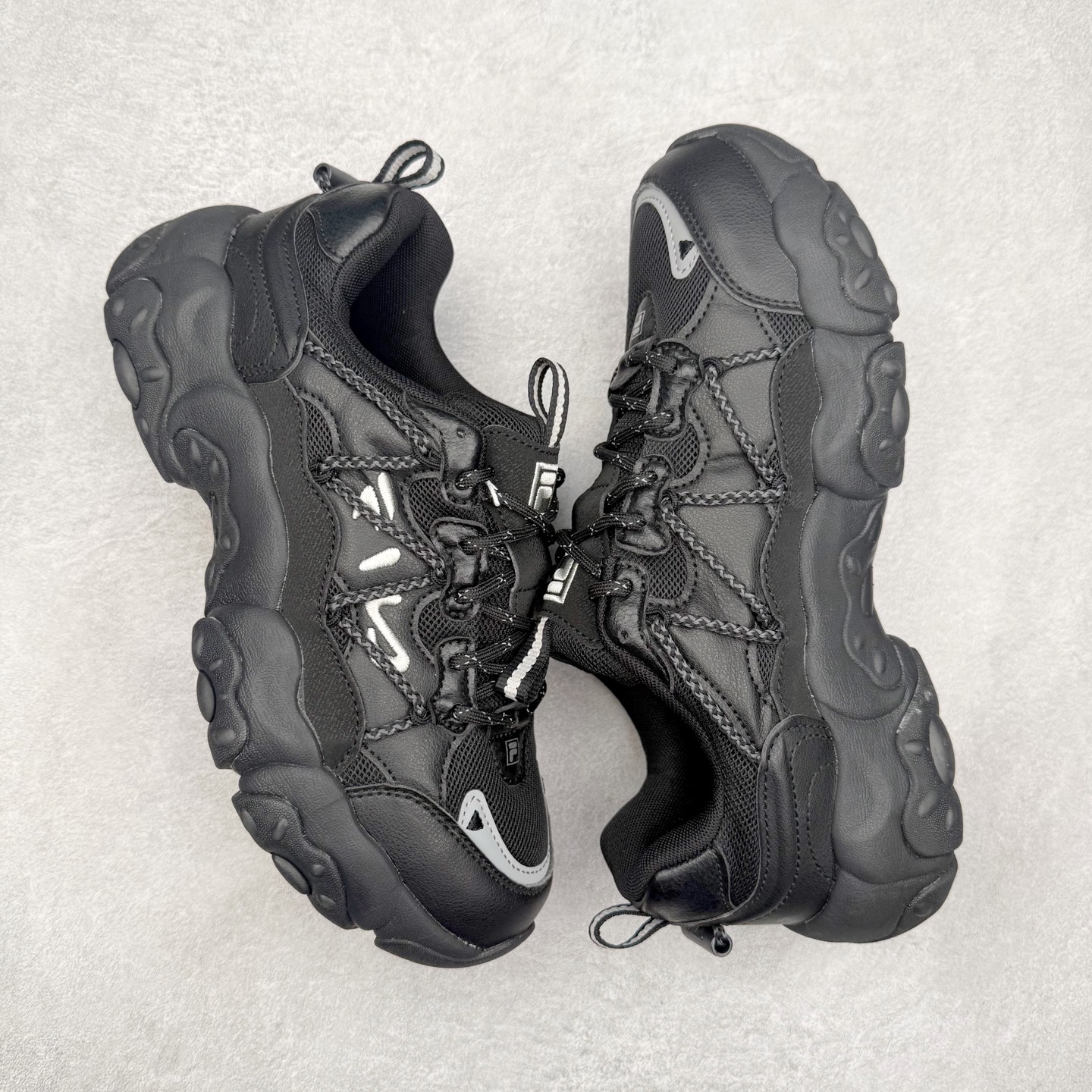 图片[3]-FILA斐乐 FLUID 6 猫爪织物合成革百搭潮流时尚个性运动复古经典减震耐磨低帮老爹鞋 FUSION 系列传承了 FILA 的百年基因，融入年轻运动及潮流文化，成为引领变革、创新突破的一代。以“1+N” 的跨界合作模式重现经典的同时创造经典。带来最出其不意的跨界合作惊喜。同时，FILAFUSION把FILA 的 DNA 融入到定制体验里，你可以随心制造厲于你的产品。FILA FUSION 的鞋家族涵盖了老爹鞋、跑步鞋、网球鞋、季节款。风格复古新潮，满足了时尚人士出行及各类运动的搭配需求，成为当下年轻人筷拥的鞋类品牌之一。FILA FUSION 走进年轻人的世界，通过年轻人运动，街舞，滑板，篮球，展现 FILA FUSION 的潮流态度和年轻文化。FILA FUSION 认为末来属于引领变革、创新突破的年轻一代，让我们一起构成 FILA 未来的蓝图吧！尺码：35.5 36 36.5 37.5 38 38.5 39 40 40.5 41 42 42.5 43 44 44.5 45-选品中心