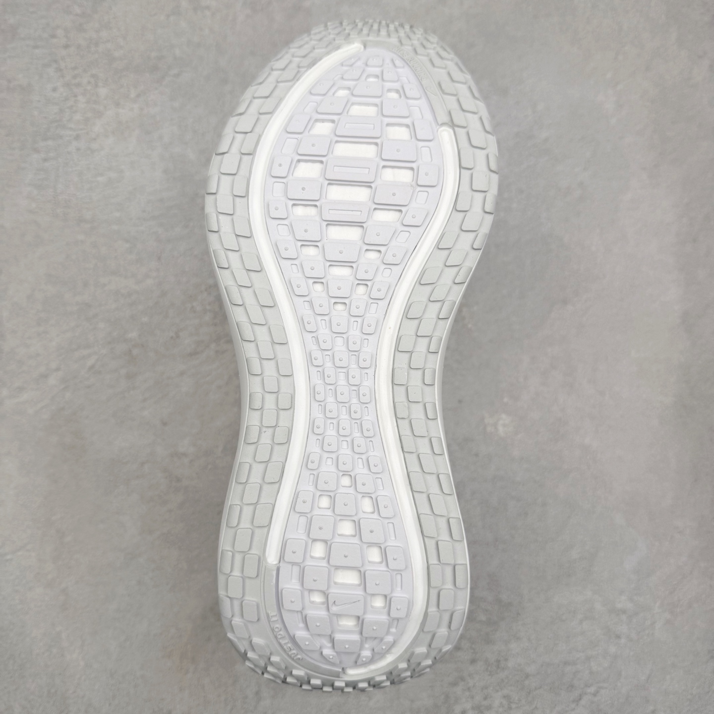 图片[9]-NK Vomero Plus 时尚舒适 网布防滑耐磨 低帮跑步鞋 HV8150-102 实拍调校N版已经零色差零失真 百分百还原实物色彩所见即所得 不存在货不对板色差等低级问题 选购参考实物拍摄 不混卖不参货 只用心做好货严格选品 承诺混一赔十 尺码：36 36.5 37.5 38 38.5 39 40 40.5 41 42 42.5 43 44 44.5 45-选品中心