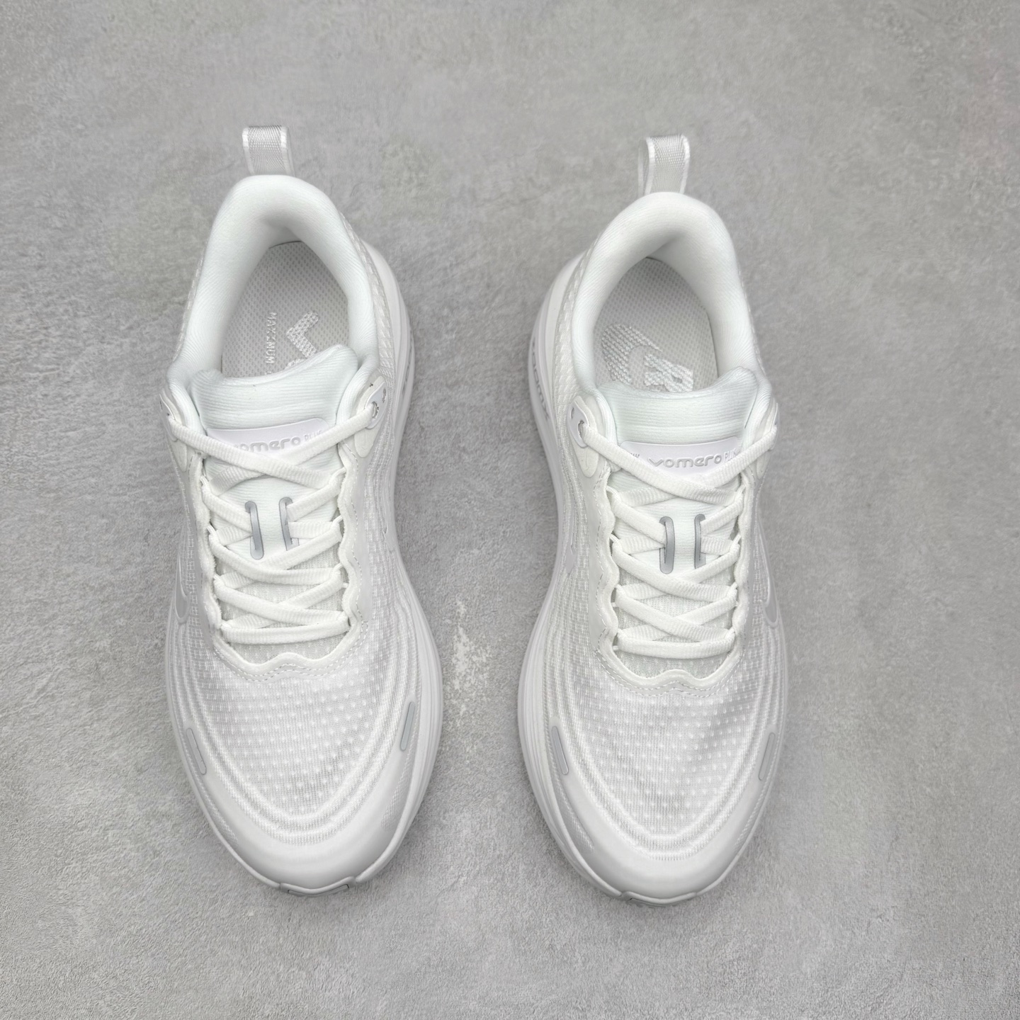 图片[2]-NK Vomero Plus 时尚舒适 网布防滑耐磨 低帮跑步鞋 HV8150-102 实拍调校N版已经零色差零失真 百分百还原实物色彩所见即所得 不存在货不对板色差等低级问题 选购参考实物拍摄 不混卖不参货 只用心做好货严格选品 承诺混一赔十 尺码：36 36.5 37.5 38 38.5 39 40 40.5 41 42 42.5 43 44 44.5 45-选品中心