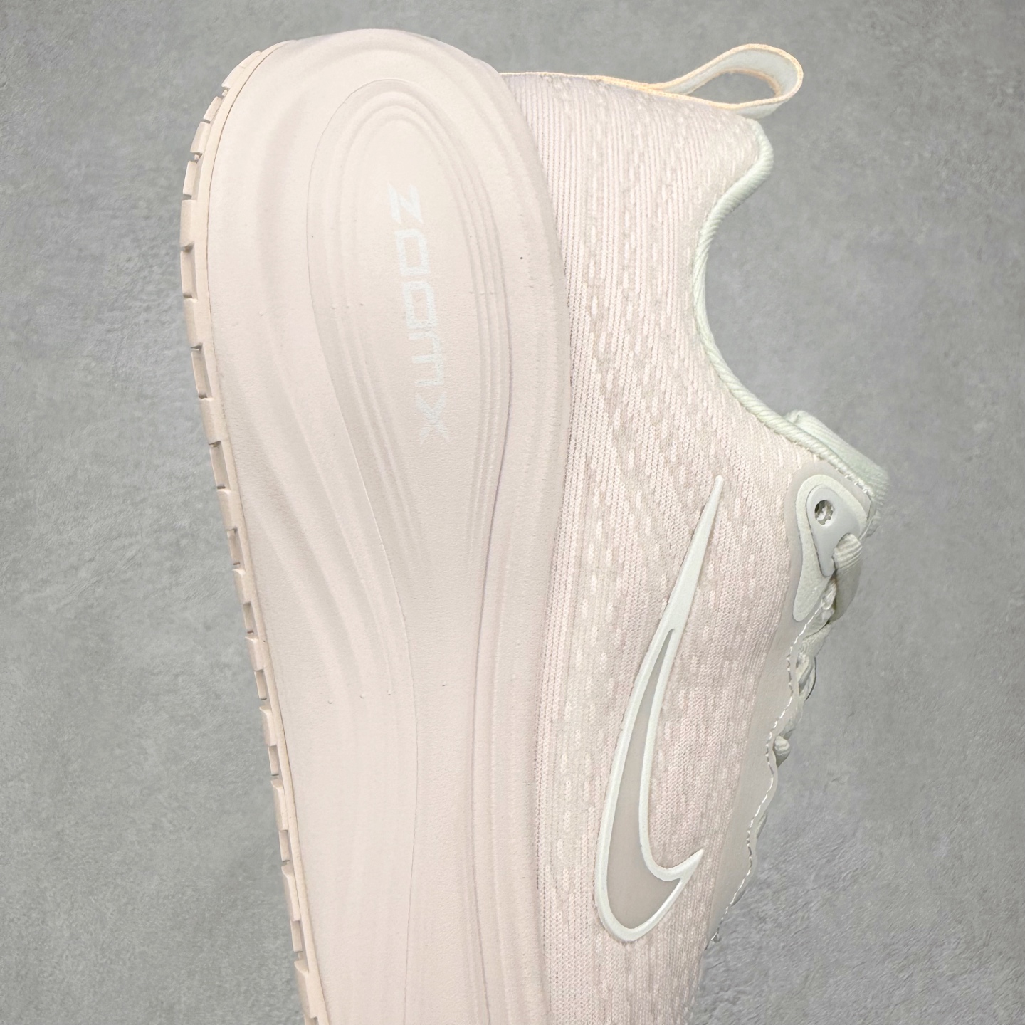 图片[6]-NK Vomero Plus 时尚舒适 网布防滑耐磨 低帮跑步鞋 HV8150-603 实拍调校N版已经零色差零失真 百分百还原实物色彩所见即所得 不存在货不对板色差等低级问题 选购参考实物拍摄 不混卖不参货 只用心做好货严格选品 承诺混一赔十 尺码：36 36.5 37.5 38 38.5 39 40 40.5 41 42 42.5 43 44 44.5 45-选品中心