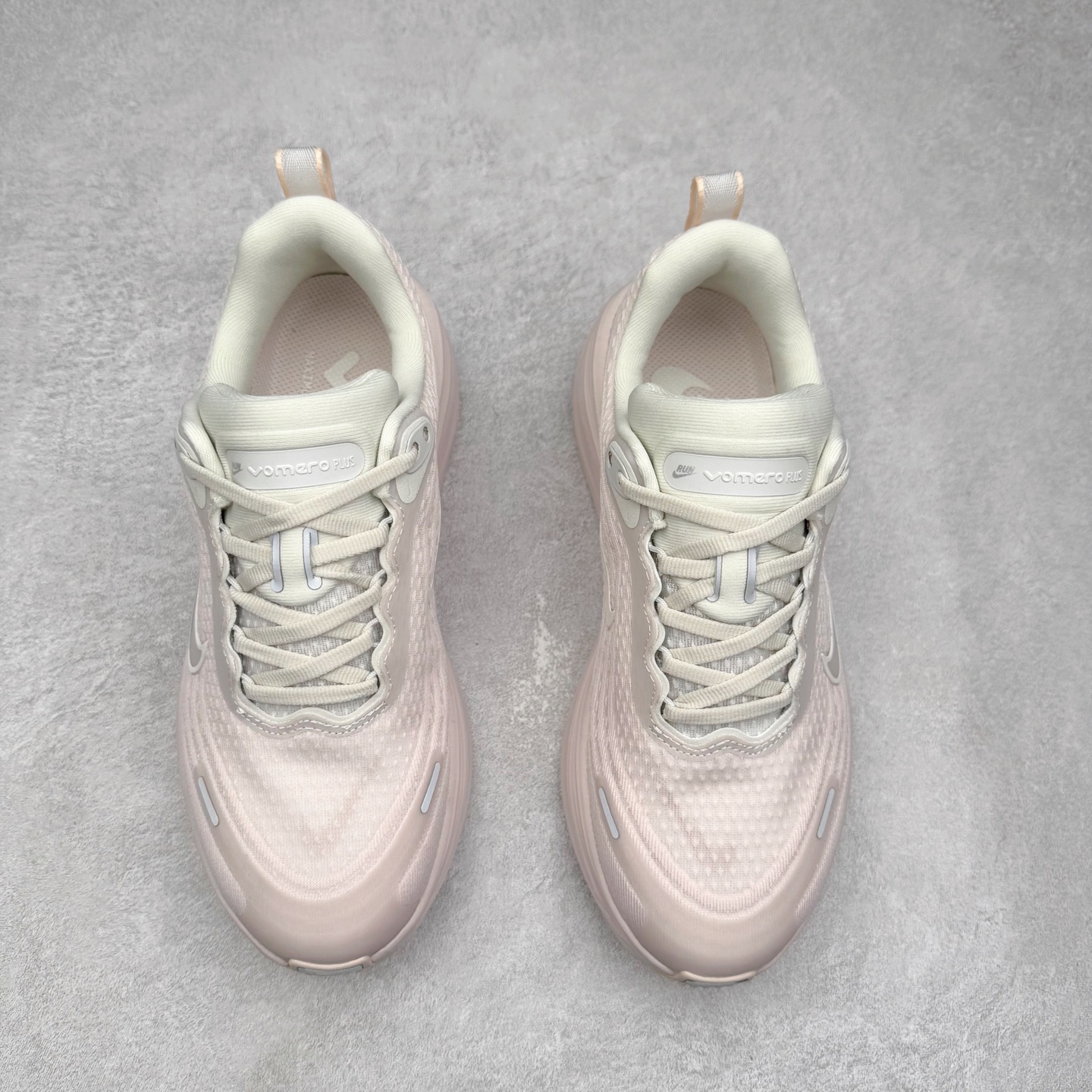 图片[2]-NK Vomero Plus 时尚舒适 网布防滑耐磨 低帮跑步鞋 HV8150-603 实拍调校N版已经零色差零失真 百分百还原实物色彩所见即所得 不存在货不对板色差等低级问题 选购参考实物拍摄 不混卖不参货 只用心做好货严格选品 承诺混一赔十 尺码：36 36.5 37.5 38 38.5 39 40 40.5 41 42 42.5 43 44 44.5 45-选品中心