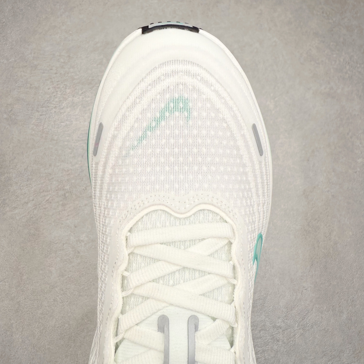 图片[4]-NK Vomero Plus 时尚舒适 网布防滑耐磨 低帮跑步鞋 HV8150-100 实拍调校N版已经零色差零失真 百分百还原实物色彩所见即所得 不存在货不对板色差等低级问题 选购参考实物拍摄 不混卖不参货 只用心做好货严格选品 承诺混一赔十 尺码：36 36.5 37.5 38 38.5 39 40 40.5 41 42 42.5 43 44 44.5 45-选品中心