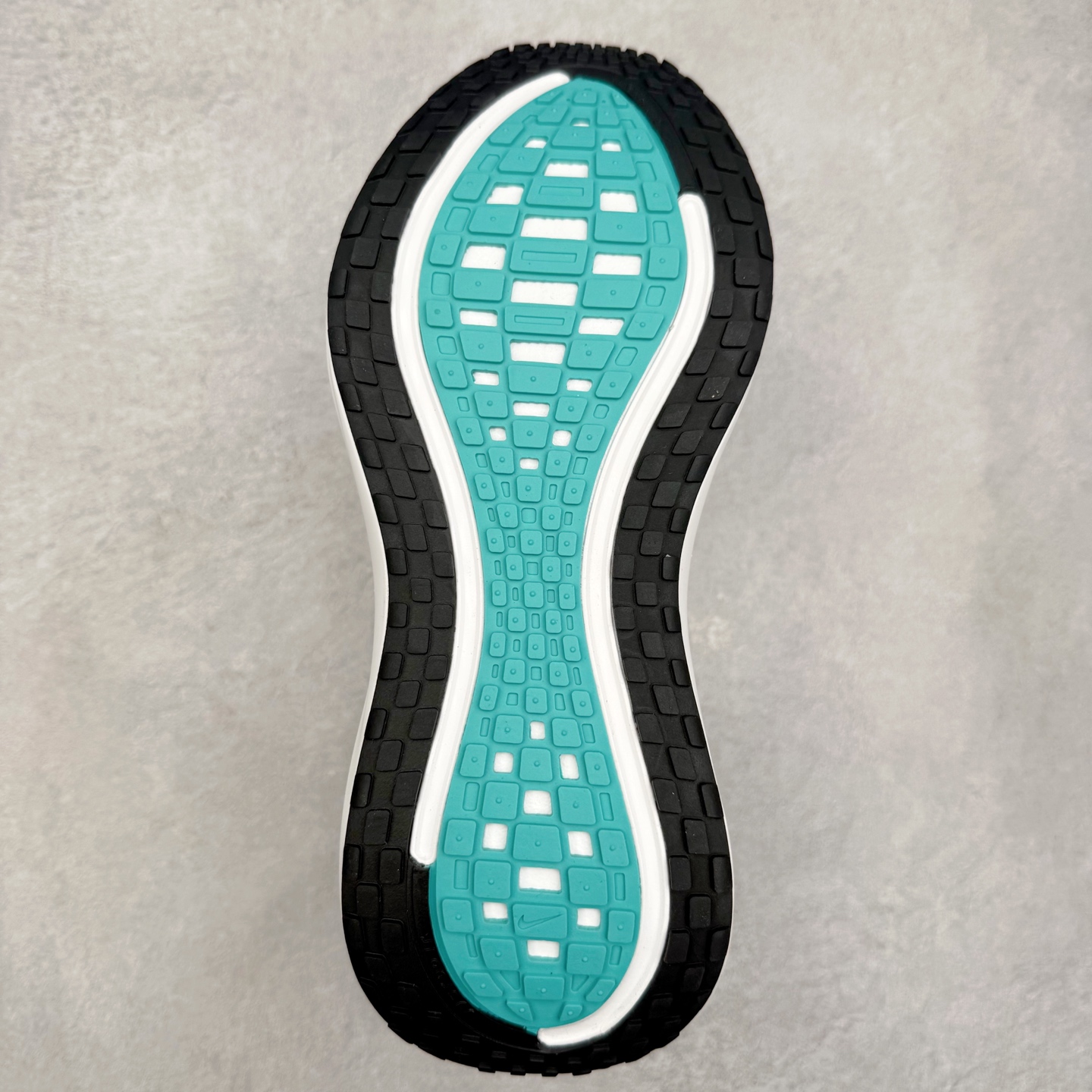 图片[9]-NK Vomero Plus 时尚舒适 网布防滑耐磨 低帮跑步鞋 HV8150-100 实拍调校N版已经零色差零失真 百分百还原实物色彩所见即所得 不存在货不对板色差等低级问题 选购参考实物拍摄 不混卖不参货 只用心做好货严格选品 承诺混一赔十 尺码：36 36.5 37.5 38 38.5 39 40 40.5 41 42 42.5 43 44 44.5 45-选品中心