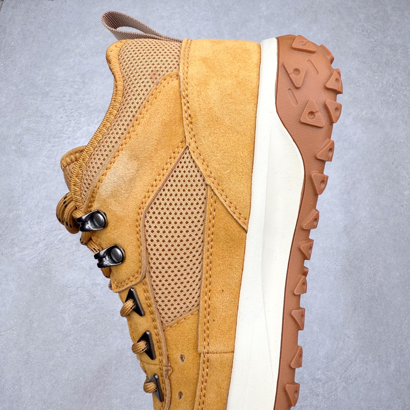 图片[7]-Timberland添柏岚/天伯伦户外中帮休闲马丁靴系列👏 广东大厂品质 原盒原包装 面料采用意大利🇮🇹顶级磨砂细纹牛皮 搭配防臭防腐真皮乳胶鞋垫 给您完美的穿着体验 质量考究耐穿 型男必备 专治不帅 高品质脚感一流 尺码：39 40 41 42 43 44 45-选品中心