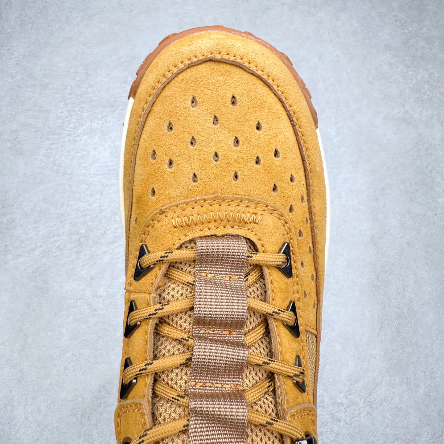 图片[4]-Timberland添柏岚/天伯伦户外中帮休闲马丁靴系列👏 广东大厂品质 原盒原包装 面料采用意大利🇮🇹顶级磨砂细纹牛皮 搭配防臭防腐真皮乳胶鞋垫 给您完美的穿着体验 质量考究耐穿 型男必备 专治不帅 高品质脚感一流 尺码：39 40 41 42 43 44 45-选品中心