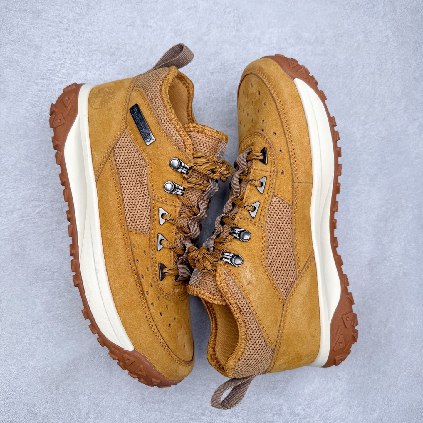 图片[3]-Timberland添柏岚/天伯伦户外中帮休闲马丁靴系列👏 广东大厂品质 原盒原包装 面料采用意大利🇮🇹顶级磨砂细纹牛皮 搭配防臭防腐真皮乳胶鞋垫 给您完美的穿着体验 质量考究耐穿 型男必备 专治不帅 高品质脚感一流 尺码：39 40 41 42 43 44 45-选品中心