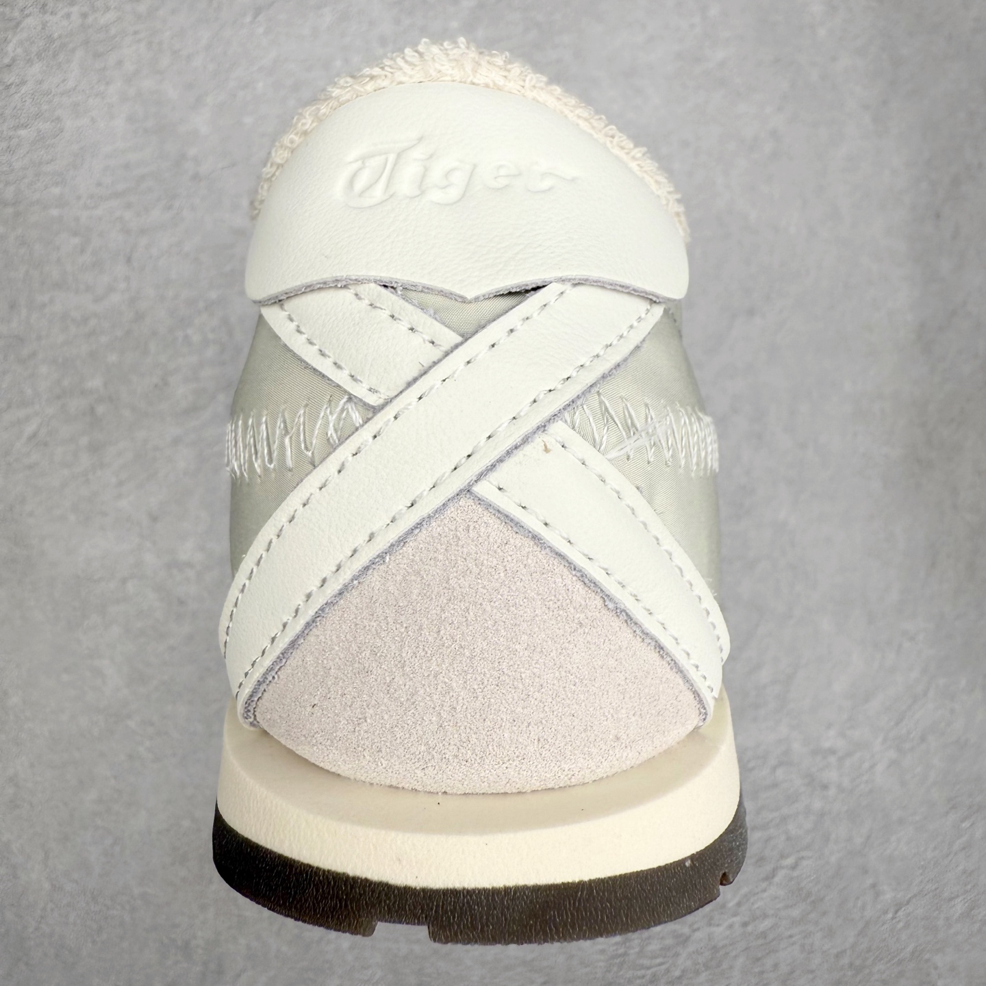 图片[8]-OnitsukaTiger鬼塚虎全新TIGER CORSAIR™ A55鞋款 作为鬼塚虎品牌创立75周年限定之作 灵感源自1970 年代 慢跑热潮先驱的经典鞋履TIGER CORSAIRT™ 以现代视角崭新呈现 简约廓形与细密缝线条纹相得益彰 饰以鬼塚虎标志性的后跟提耳和十字补强 崭新演绎经典之美 轻盈鞋身搭配出色缓震的纤薄鞋底 精妙平衡舒适与时尚 原厂纸板 纯原大厂工艺 原厂独家私模 ⚠️组合增高减震鞋垫 尺码：35 36 37 37.5 38 39 39.5 40 40.5 41.5 42 42.5 43.5 44 45-选品中心