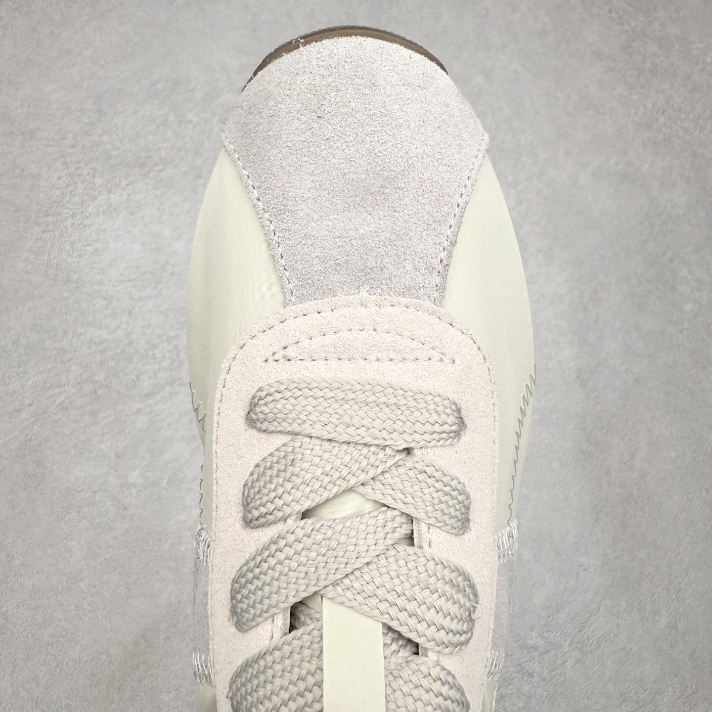 图片[4]-OnitsukaTiger鬼塚虎全新TIGER CORSAIR™ A55鞋款 作为鬼塚虎品牌创立75周年限定之作 灵感源自1970 年代 慢跑热潮先驱的经典鞋履TIGER CORSAIRT™ 以现代视角崭新呈现 简约廓形与细密缝线条纹相得益彰 饰以鬼塚虎标志性的后跟提耳和十字补强 崭新演绎经典之美 轻盈鞋身搭配出色缓震的纤薄鞋底 精妙平衡舒适与时尚 原厂纸板 纯原大厂工艺 原厂独家私模 ⚠️组合增高减震鞋垫 尺码：35 36 37 37.5 38 39 39.5 40 40.5 41.5 42 42.5 43.5 44 45-选品中心