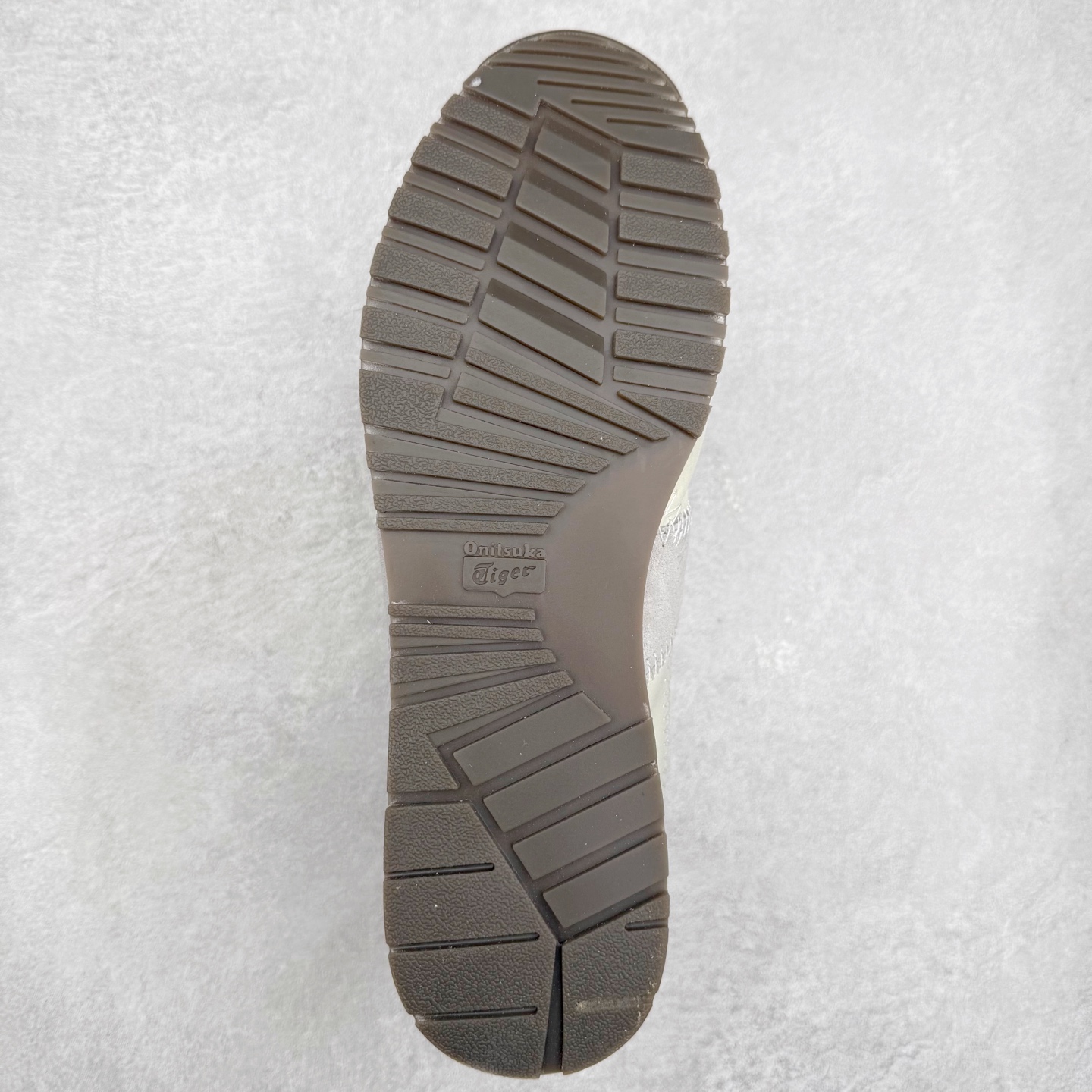 图片[9]-OnitsukaTiger鬼塚虎全新TIGER CORSAIR™ A55鞋款 作为鬼塚虎品牌创立75周年限定之作 灵感源自1970 年代 慢跑热潮先驱的经典鞋履TIGER CORSAIRT™ 以现代视角崭新呈现 简约廓形与细密缝线条纹相得益彰 饰以鬼塚虎标志性的后跟提耳和十字补强 崭新演绎经典之美 轻盈鞋身搭配出色缓震的纤薄鞋底 精妙平衡舒适与时尚 原厂纸板 纯原大厂工艺 原厂独家私模 ⚠️组合增高减震鞋垫 尺码：35 36 37 37.5 38 39 39.5 40 40.5 41.5 42 42.5 43.5 44 45-选品中心