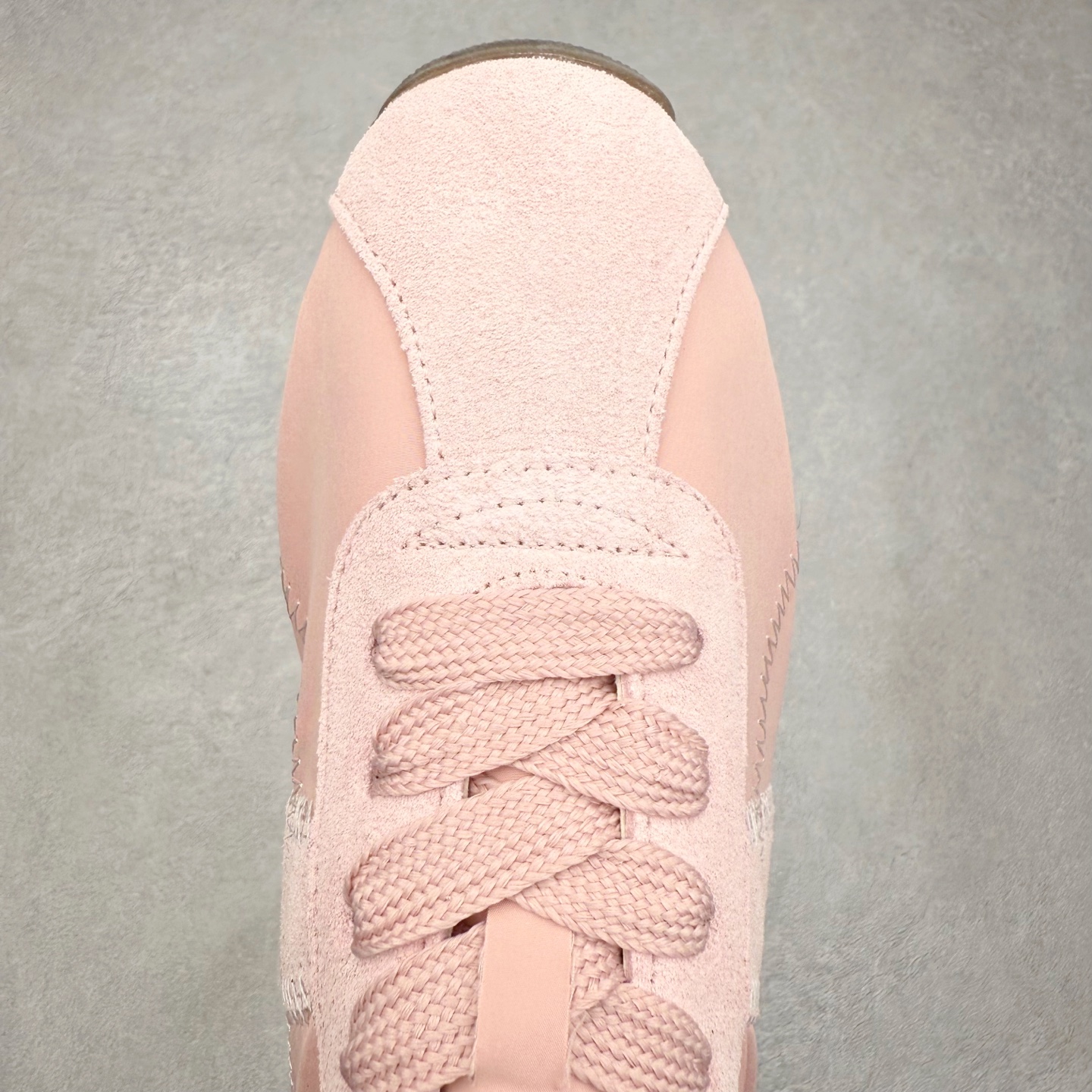 图片[4]-OnitsukaTiger鬼塚虎全新TIGER CORSAIR™ A55鞋款 作为鬼塚虎品牌创立75周年限定之作 灵感源自1970 年代 慢跑热潮先驱的经典鞋履TIGER CORSAIRT™ 以现代视角崭新呈现 简约廓形与细密缝线条纹相得益彰 饰以鬼塚虎标志性的后跟提耳和十字补强 崭新演绎经典之美 轻盈鞋身搭配出色缓震的纤薄鞋底 精妙平衡舒适与时尚 原厂纸板 纯原大厂工艺 原厂独家私模 ⚠️组合增高减震鞋垫 尺码：35 36 37 37.5 38 39 39.5 40 40.5 41.5 42 42.5 43.5 44 45-选品中心