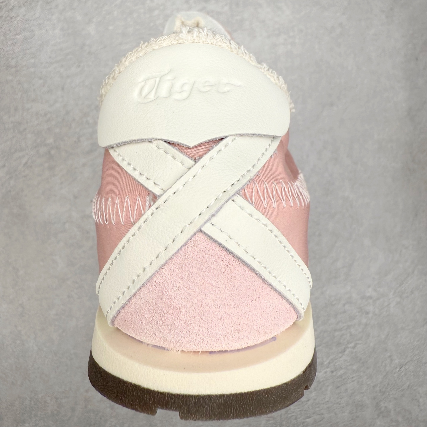 图片[8]-OnitsukaTiger鬼塚虎全新TIGER CORSAIR™ A55鞋款 作为鬼塚虎品牌创立75周年限定之作 灵感源自1970 年代 慢跑热潮先驱的经典鞋履TIGER CORSAIRT™ 以现代视角崭新呈现 简约廓形与细密缝线条纹相得益彰 饰以鬼塚虎标志性的后跟提耳和十字补强 崭新演绎经典之美 轻盈鞋身搭配出色缓震的纤薄鞋底 精妙平衡舒适与时尚 原厂纸板 纯原大厂工艺 原厂独家私模 ⚠️组合增高减震鞋垫 尺码：35 36 37 37.5 38 39 39.5 40 40.5 41.5 42 42.5 43.5 44 45-选品中心