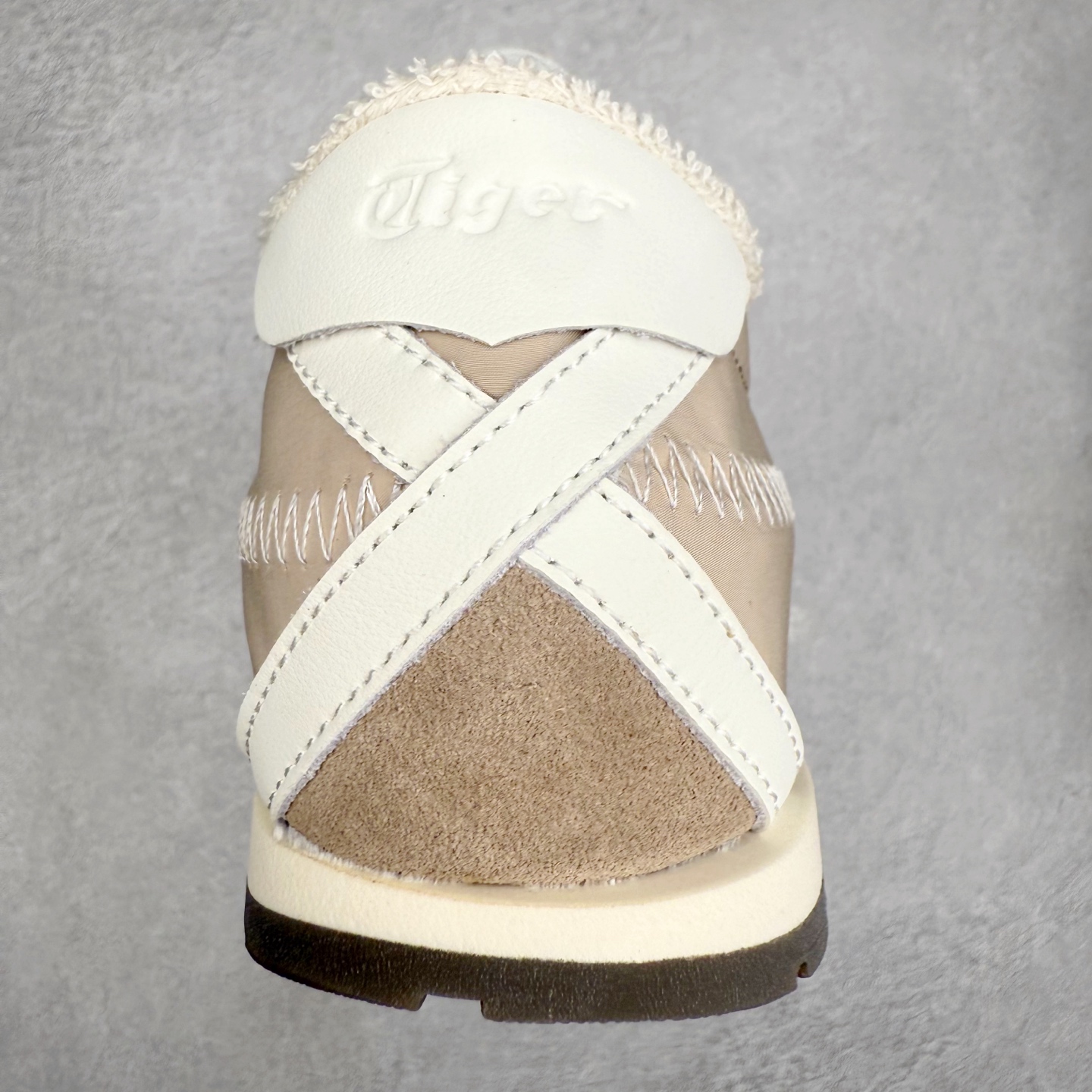 图片[8]-OnitsukaTiger鬼塚虎全新TIGER CORSAIR™ A55鞋款 作为鬼塚虎品牌创立75周年限定之作 灵感源自1970 年代 慢跑热潮先驱的经典鞋履TIGER CORSAIRT™ 以现代视角崭新呈现 简约廓形与细密缝线条纹相得益彰 饰以鬼塚虎标志性的后跟提耳和十字补强 崭新演绎经典之美 轻盈鞋身搭配出色缓震的纤薄鞋底 精妙平衡舒适与时尚 原厂纸板 纯原大厂工艺 原厂独家私模 ⚠️组合增高减震鞋垫 尺码：35 36 37 37.5 38 39 39.5 40 40.5 41.5 42 42.5 43.5 44 45-选品中心