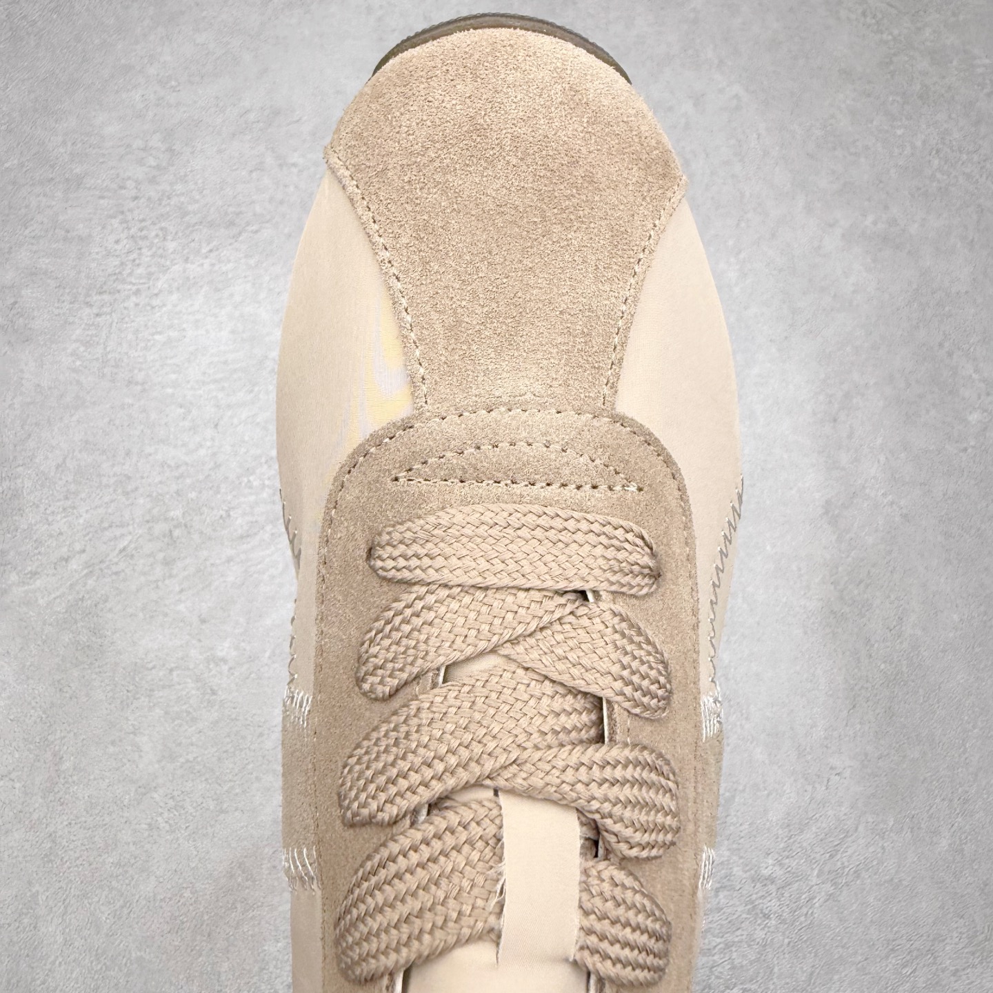 图片[4]-OnitsukaTiger鬼塚虎全新TIGER CORSAIR™ A55鞋款 作为鬼塚虎品牌创立75周年限定之作 灵感源自1970 年代 慢跑热潮先驱的经典鞋履TIGER CORSAIRT™ 以现代视角崭新呈现 简约廓形与细密缝线条纹相得益彰 饰以鬼塚虎标志性的后跟提耳和十字补强 崭新演绎经典之美 轻盈鞋身搭配出色缓震的纤薄鞋底 精妙平衡舒适与时尚 原厂纸板 纯原大厂工艺 原厂独家私模 ⚠️组合增高减震鞋垫 尺码：35 36 37 37.5 38 39 39.5 40 40.5 41.5 42 42.5 43.5 44 45-选品中心