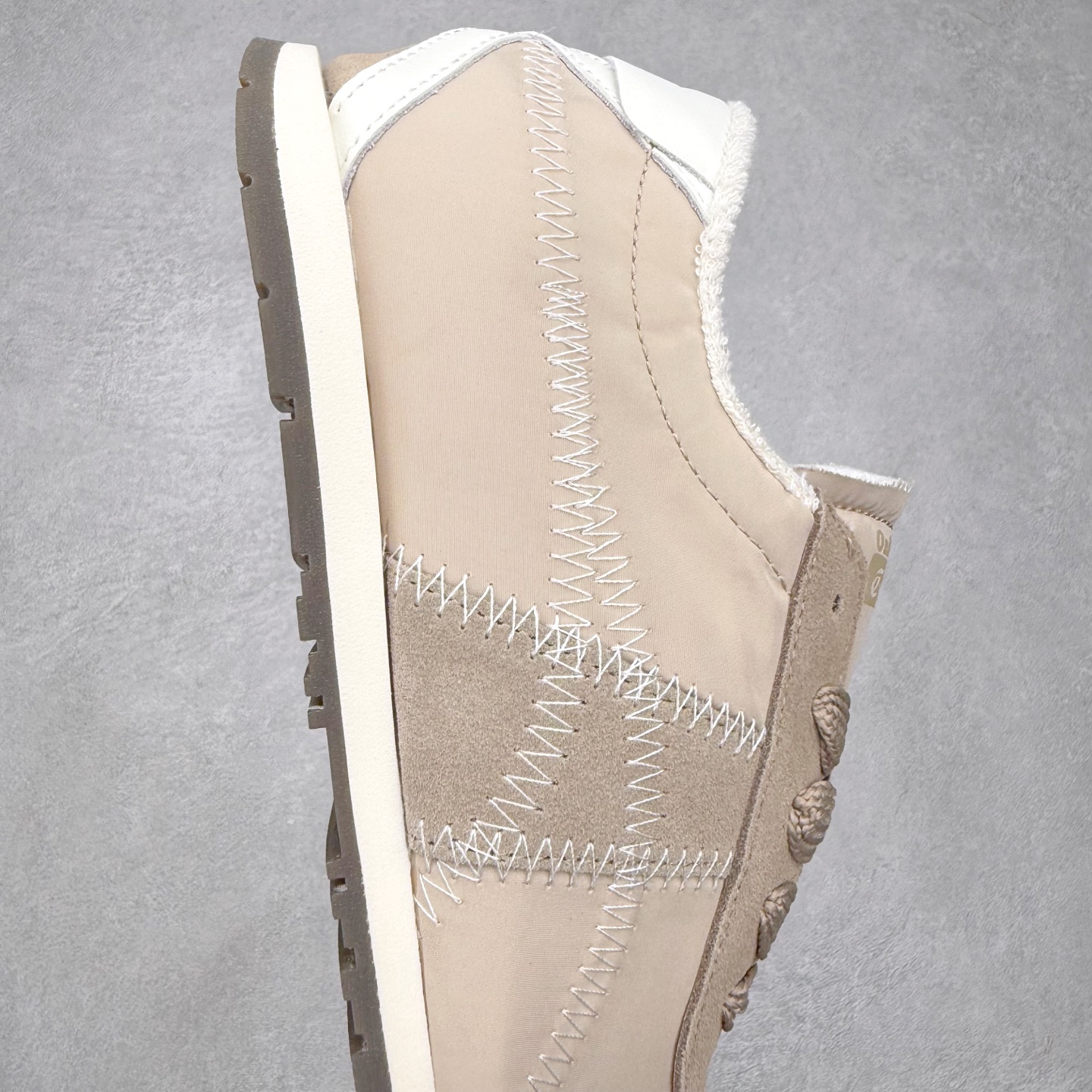 图片[6]-OnitsukaTiger鬼塚虎全新TIGER CORSAIR™ A55鞋款 作为鬼塚虎品牌创立75周年限定之作 灵感源自1970 年代 慢跑热潮先驱的经典鞋履TIGER CORSAIRT™ 以现代视角崭新呈现 简约廓形与细密缝线条纹相得益彰 饰以鬼塚虎标志性的后跟提耳和十字补强 崭新演绎经典之美 轻盈鞋身搭配出色缓震的纤薄鞋底 精妙平衡舒适与时尚 原厂纸板 纯原大厂工艺 原厂独家私模 ⚠️组合增高减震鞋垫 尺码：35 36 37 37.5 38 39 39.5 40 40.5 41.5 42 42.5 43.5 44 45-选品中心