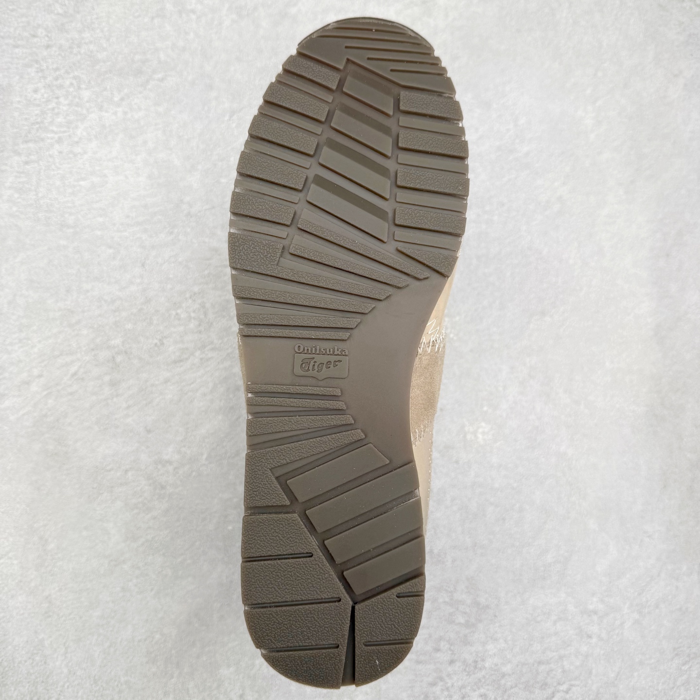 图片[9]-OnitsukaTiger鬼塚虎全新TIGER CORSAIR™ A55鞋款 作为鬼塚虎品牌创立75周年限定之作 灵感源自1970 年代 慢跑热潮先驱的经典鞋履TIGER CORSAIRT™ 以现代视角崭新呈现 简约廓形与细密缝线条纹相得益彰 饰以鬼塚虎标志性的后跟提耳和十字补强 崭新演绎经典之美 轻盈鞋身搭配出色缓震的纤薄鞋底 精妙平衡舒适与时尚 原厂纸板 纯原大厂工艺 原厂独家私模 ⚠️组合增高减震鞋垫 尺码：35 36 37 37.5 38 39 39.5 40 40.5 41.5 42 42.5 43.5 44 45-选品中心