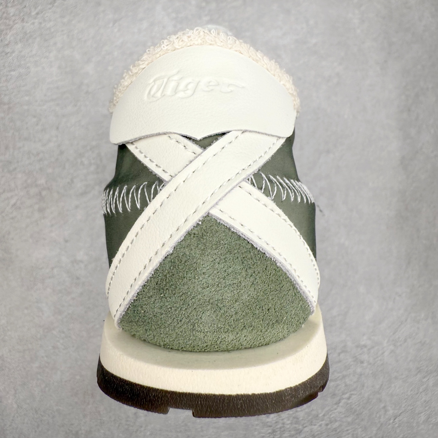 图片[8]-OnitsukaTiger鬼塚虎全新TIGER CORSAIR™ A55鞋款 作为鬼塚虎品牌创立75周年限定之作 灵感源自1970 年代 慢跑热潮先驱的经典鞋履TIGER CORSAIRT™ 以现代视角崭新呈现 简约廓形与细密缝线条纹相得益彰 饰以鬼塚虎标志性的后跟提耳和十字补强 崭新演绎经典之美 轻盈鞋身搭配出色缓震的纤薄鞋底 精妙平衡舒适与时尚 原厂纸板 纯原大厂工艺 原厂独家私模 ⚠️组合增高减震鞋垫 尺码：35 36 37 37.5 38 39 39.5 40 40.5 41.5 42 42.5 43.5 44 45-选品中心