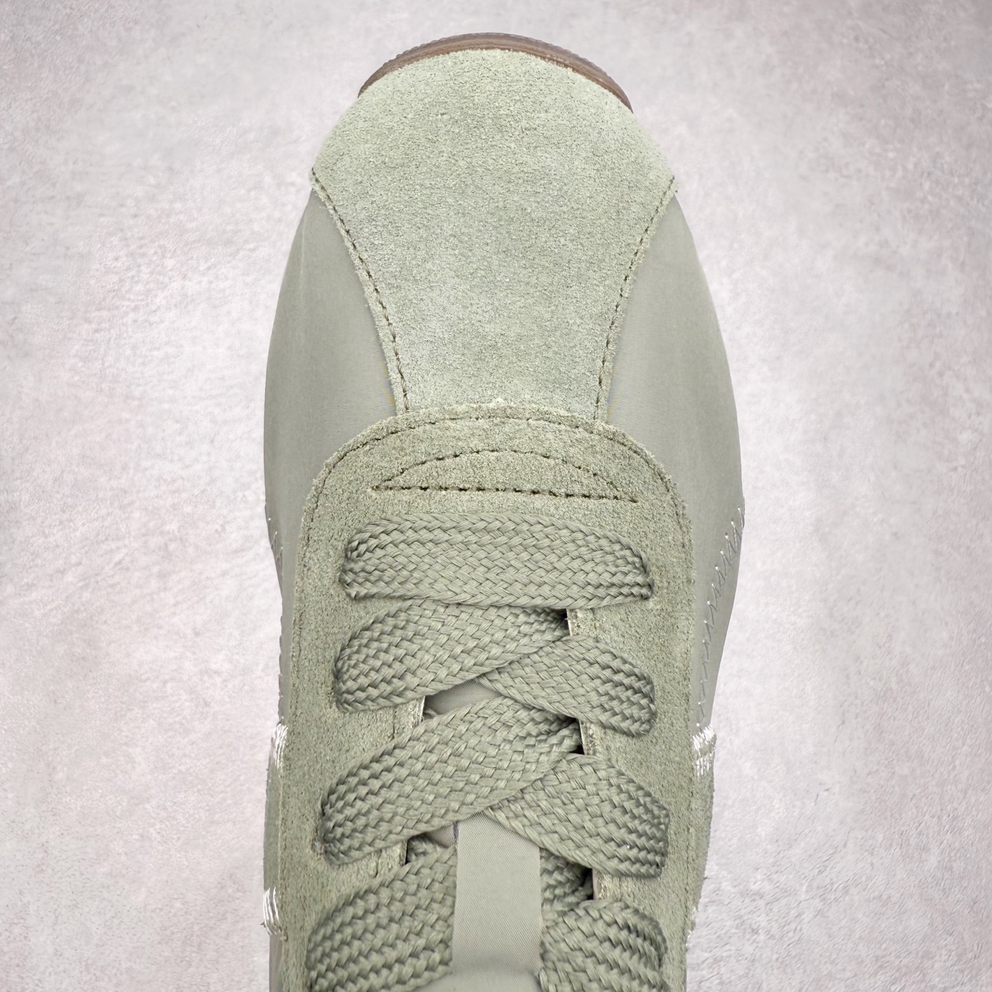 图片[4]-OnitsukaTiger鬼塚虎全新TIGER CORSAIR™ A55鞋款 作为鬼塚虎品牌创立75周年限定之作 灵感源自1970 年代 慢跑热潮先驱的经典鞋履TIGER CORSAIRT™ 以现代视角崭新呈现 简约廓形与细密缝线条纹相得益彰 饰以鬼塚虎标志性的后跟提耳和十字补强 崭新演绎经典之美 轻盈鞋身搭配出色缓震的纤薄鞋底 精妙平衡舒适与时尚 原厂纸板 纯原大厂工艺 原厂独家私模 ⚠️组合增高减震鞋垫 尺码：35 36 37 37.5 38 39 39.5 40 40.5 41.5 42 42.5 43.5 44 45-选品中心