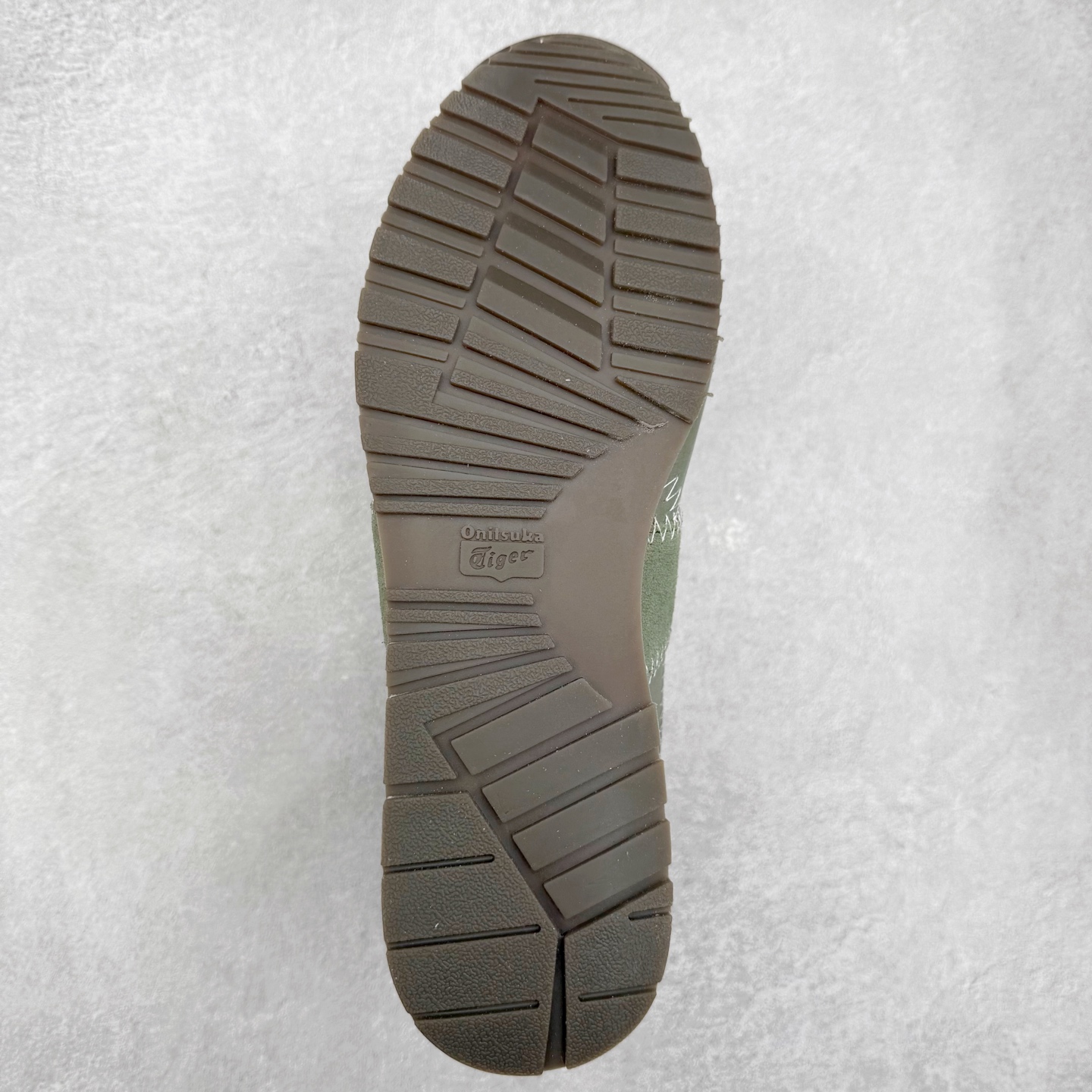 图片[9]-OnitsukaTiger鬼塚虎全新TIGER CORSAIR™ A55鞋款 作为鬼塚虎品牌创立75周年限定之作 灵感源自1970 年代 慢跑热潮先驱的经典鞋履TIGER CORSAIRT™ 以现代视角崭新呈现 简约廓形与细密缝线条纹相得益彰 饰以鬼塚虎标志性的后跟提耳和十字补强 崭新演绎经典之美 轻盈鞋身搭配出色缓震的纤薄鞋底 精妙平衡舒适与时尚 原厂纸板 纯原大厂工艺 原厂独家私模 ⚠️组合增高减震鞋垫 尺码：35 36 37 37.5 38 39 39.5 40 40.5 41.5 42 42.5 43.5 44 45-选品中心