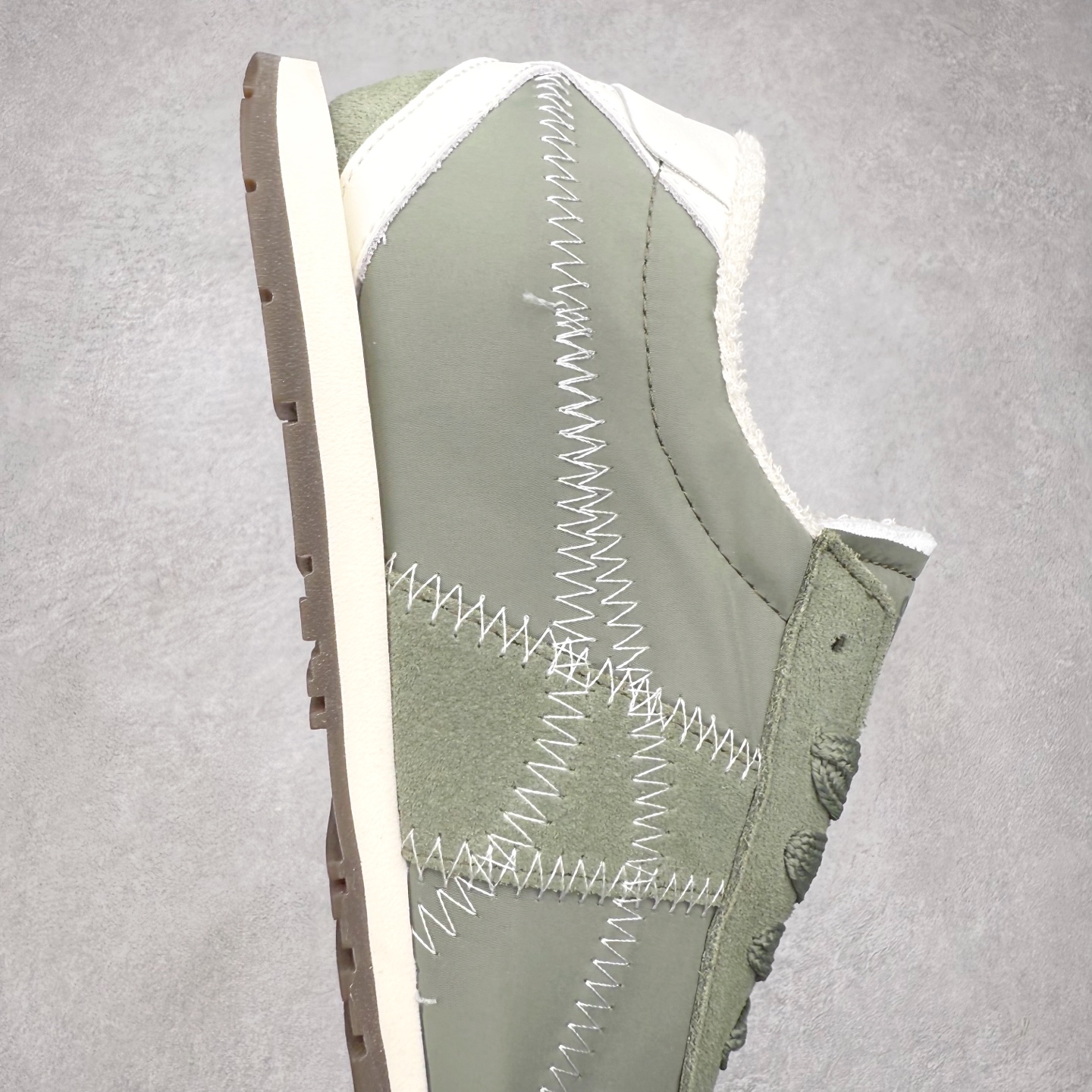 图片[6]-OnitsukaTiger鬼塚虎全新TIGER CORSAIR™ A55鞋款 作为鬼塚虎品牌创立75周年限定之作 灵感源自1970 年代 慢跑热潮先驱的经典鞋履TIGER CORSAIRT™ 以现代视角崭新呈现 简约廓形与细密缝线条纹相得益彰 饰以鬼塚虎标志性的后跟提耳和十字补强 崭新演绎经典之美 轻盈鞋身搭配出色缓震的纤薄鞋底 精妙平衡舒适与时尚 原厂纸板 纯原大厂工艺 原厂独家私模 ⚠️组合增高减震鞋垫 尺码：35 36 37 37.5 38 39 39.5 40 40.5 41.5 42 42.5 43.5 44 45-选品中心