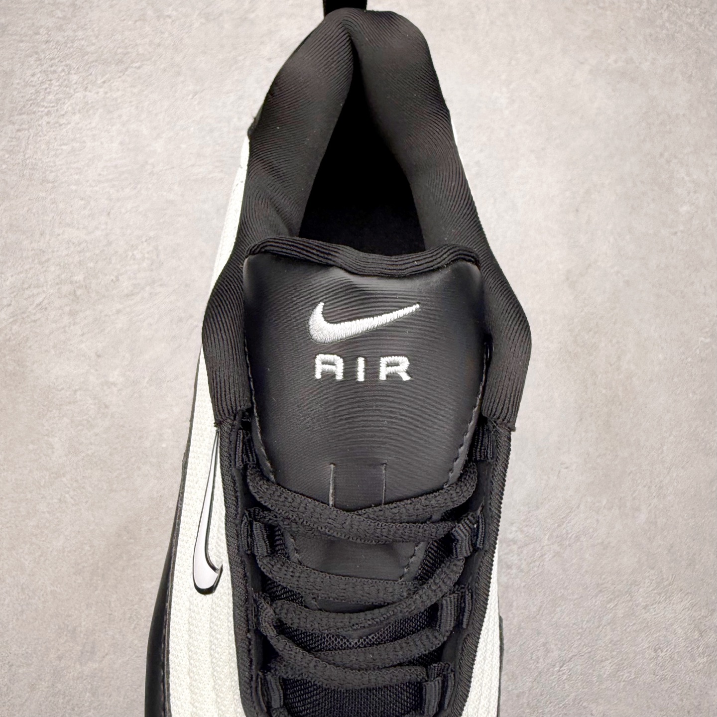 图片[5]-NK Air Max Portal 豪门系列低帮气垫百搭增高休闲运动慢跑鞋 选用网眼鞋面，脚感舒适透气。鞋舌、鞋侧及后跟处饰有品牌标识，简约大气又时尚。采用经典系带开合方式，可自由调节松紧度。泡棉中底搭载Max Air气垫，具有良好的回弹性及缓震性能。橡胶外底可防滑耐磨，提升抓地力。尺码：35.5 36 36.5 37.5 38 38.5 39 40 40.5 41 42 42.5 43 44 44.5 45-选品中心