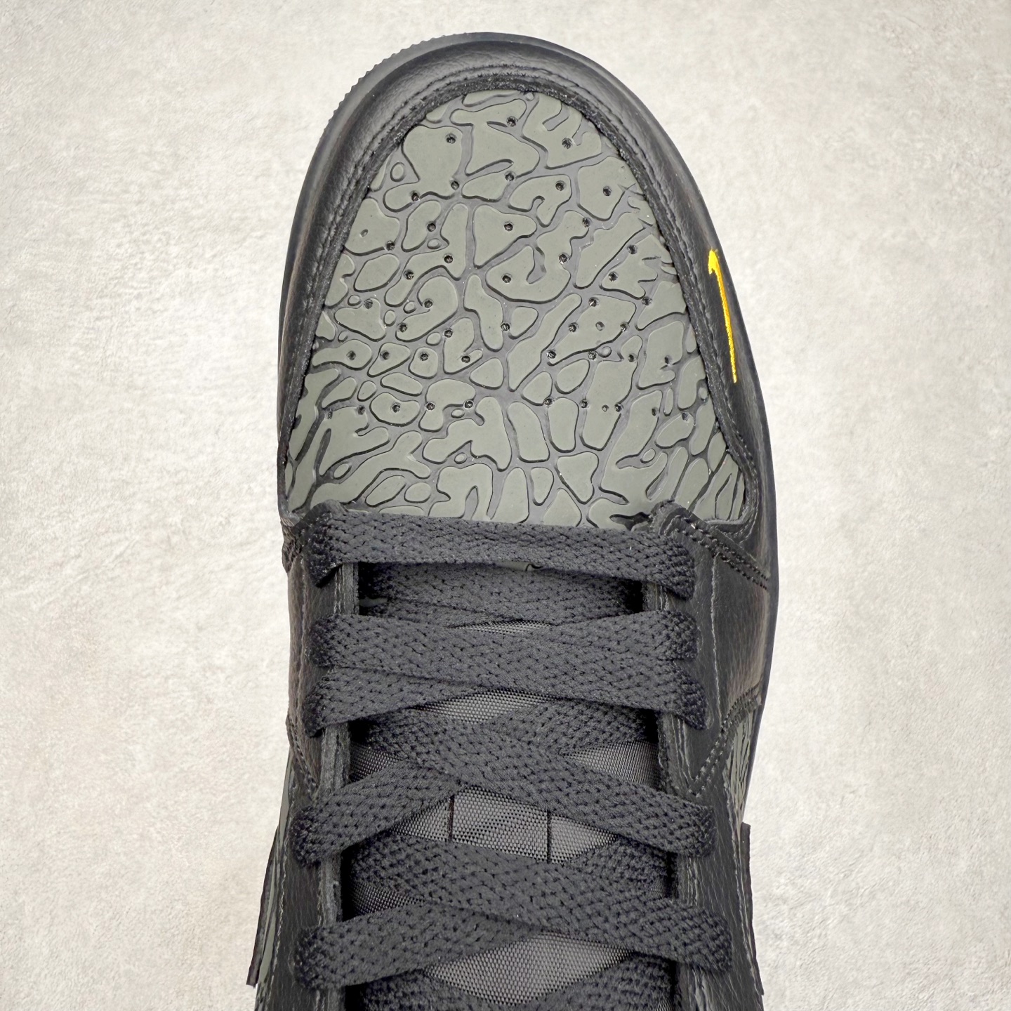 图片[4]-＃K版 Air Jordan AJ1 Low 低帮 IM6568-010 全新流水线出品 DT版本唯一平替选择 市场第二梯队最强版 全部原鞋开发 原楦原纸板开发 全鞋电脑针车 原厂内置全掌气垫 原盒内在原标 唯一Zp原版鞋带绑法 免检产品 全新2022版型 全头层皮料 完美零毛边处理 原厂配置全掌气垫 价格定位良心 几十个配色陆续出货 实拍调校N版已经零色差零失真 百分百还原实物色彩所见即所得 不存在货不对板色差等低级问题 选购参考实物拍摄 不混卖不参货 只用心做好货严格选品 承诺混一赔十 尺码：36 36.5 37.5 38 38.5 39 40 40.5 41 42 42.5 43 44 44.5 45-选品中心