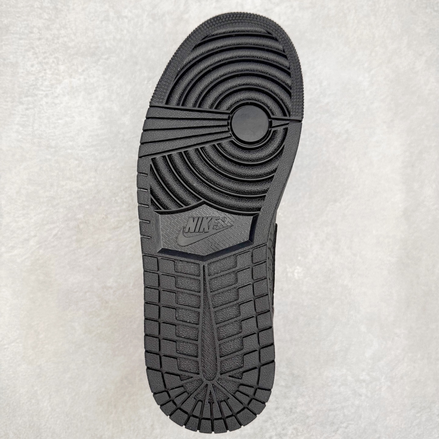 图片[9]-＃K版 Air Jordan AJ1 Low 低帮 IM6568-010 全新流水线出品 DT版本唯一平替选择 市场第二梯队最强版 全部原鞋开发 原楦原纸板开发 全鞋电脑针车 原厂内置全掌气垫 原盒内在原标 唯一Zp原版鞋带绑法 免检产品 全新2022版型 全头层皮料 完美零毛边处理 原厂配置全掌气垫 价格定位良心 几十个配色陆续出货 实拍调校N版已经零色差零失真 百分百还原实物色彩所见即所得 不存在货不对板色差等低级问题 选购参考实物拍摄 不混卖不参货 只用心做好货严格选品 承诺混一赔十 尺码：36 36.5 37.5 38 38.5 39 40 40.5 41 42 42.5 43 44 44.5 45-选品中心