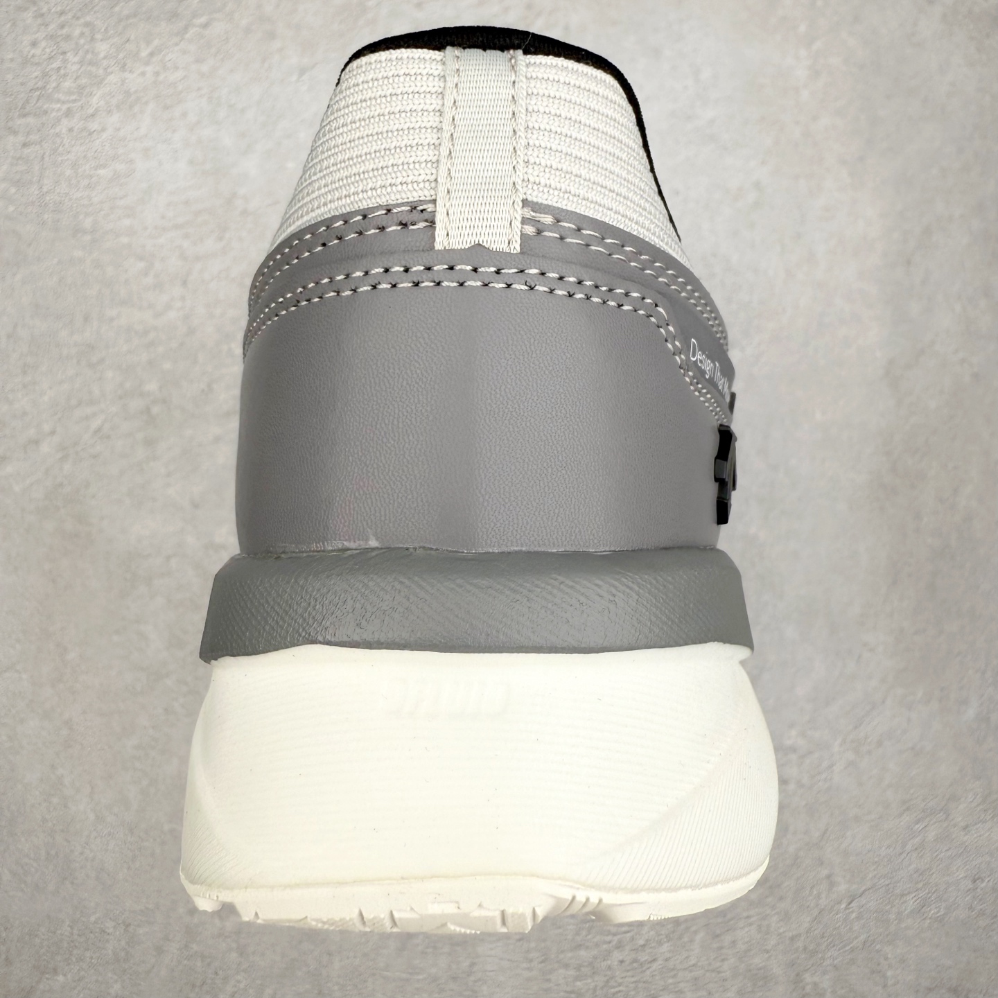 图片[8]-DESCENTE RUNNING 迪桑特系列舒适休闲运动减震透气低帮跑步鞋 DESCENTE（迪桑特）创立于1935年，品牌名取自法语词汇，意为“滑降”。品牌箭头标识代表滑雪的三种技术“高速直线滑行”、“穿越”和“侧滑”，也寓意品牌在打造高端专业运动产品中不断追求完美的创新精神，致力于成为中国高端专业滑雪、综训、女子、铁人三项、高尔夫的第一品牌。实拍调校N版已经零色差零失真 百分百还原实物色彩所见即所得 不存在货不对板色差等低级问题 选购参考实物拍摄 不混卖不参货 只用心做好货严格选品 承诺混一赔十 尺码：36 36.5 37.5 38 38.5 39 40 40.5 41 42 42.5 43 44 44.5 45-选品中心