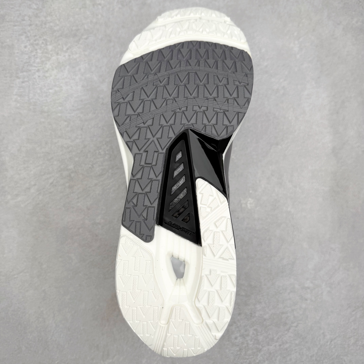 图片[9]-DESCENTE RUNNING 迪桑特系列舒适休闲运动减震透气低帮跑步鞋 DESCENTE（迪桑特）创立于1935年，品牌名取自法语词汇，意为“滑降”。品牌箭头标识代表滑雪的三种技术“高速直线滑行”、“穿越”和“侧滑”，也寓意品牌在打造高端专业运动产品中不断追求完美的创新精神，致力于成为中国高端专业滑雪、综训、女子、铁人三项、高尔夫的第一品牌。实拍调校N版已经零色差零失真 百分百还原实物色彩所见即所得 不存在货不对板色差等低级问题 选购参考实物拍摄 不混卖不参货 只用心做好货严格选品 承诺混一赔十 尺码：36 36.5 37.5 38 38.5 39 40 40.5 41 42 42.5 43 44 44.5 45-选品中心