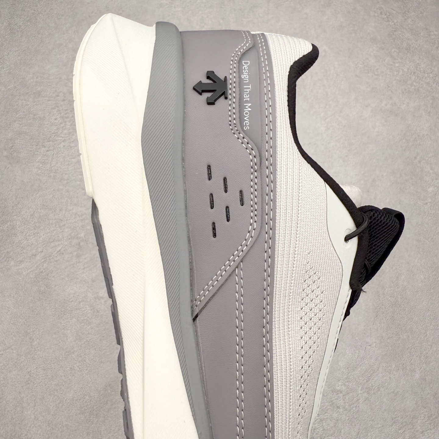 图片[6]-DESCENTE RUNNING 迪桑特系列舒适休闲运动减震透气低帮跑步鞋 DESCENTE（迪桑特）创立于1935年，品牌名取自法语词汇，意为“滑降”。品牌箭头标识代表滑雪的三种技术“高速直线滑行”、“穿越”和“侧滑”，也寓意品牌在打造高端专业运动产品中不断追求完美的创新精神，致力于成为中国高端专业滑雪、综训、女子、铁人三项、高尔夫的第一品牌。实拍调校N版已经零色差零失真 百分百还原实物色彩所见即所得 不存在货不对板色差等低级问题 选购参考实物拍摄 不混卖不参货 只用心做好货严格选品 承诺混一赔十 尺码：36 36.5 37.5 38 38.5 39 40 40.5 41 42 42.5 43 44 44.5 45-选品中心