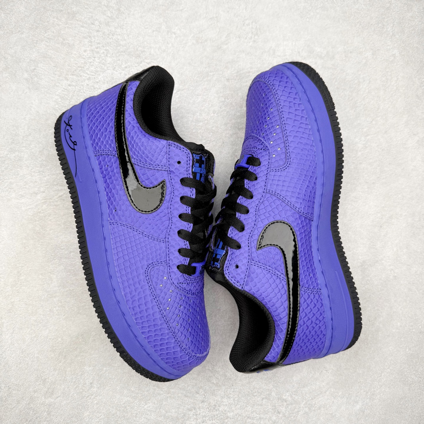 图片[3]-NK Air Force 1´07 Low 空军一号低帮百搭休闲运动板鞋 II7062-500 柔软、弹性十足的缓震性能和出色的中底设计 横跨复古与现代的外型结合 造就出风靡全球 三十多年的Force 1 直到今天还深受青睐 实拍调校N版已经零色差零失真 百分百还原实物色彩所见即所得 不存在货不对板色差等低级问题 选购参考实物拍摄 不混卖不参货 只用心做好货严格选品 承诺混一赔十 尺码：36 36.5 37.5 38 38.5 39 40 40.5 41 42 42.5 43 44 44.5 45-选品中心