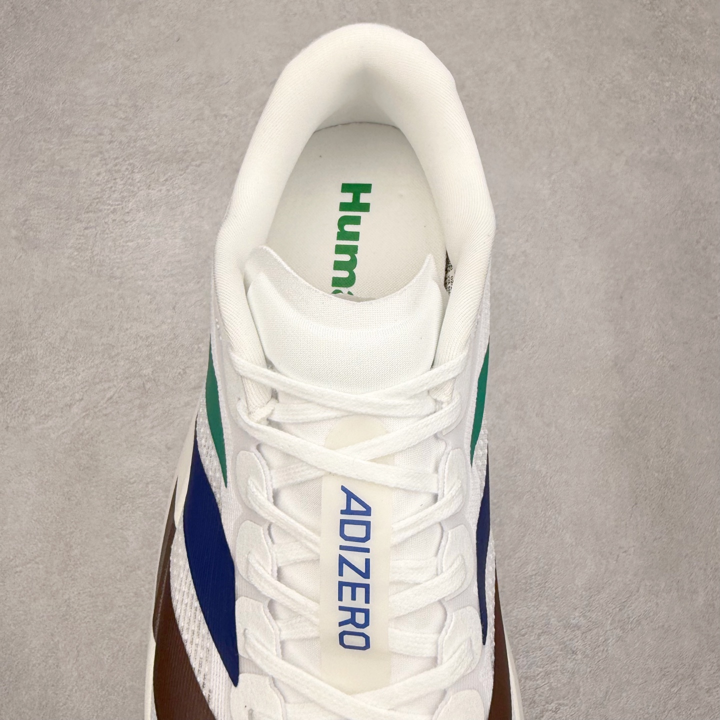 图片[5]-AD Adizero EVO SL 马拉松竞速专业跑鞋 KI3393 CELERMESH针织网面非常轻薄 纤维间的缝隙很大 可以保证跑步时的透气、排汗效果 鞋舌直接与两侧的内衬和鞋底连接在一起 在跑步过程中不会被鞋舌的左右移动所困扰 在标准鞋带孔的基础上再拓宽一组鞋带孔 适合不同脚型的需求 突破性 EnergyRods 技术，有助于跑者实现更好的成绩 中底独特的LIGHTSTRIKE PRO泡棉材质 微弹感觉在跑步过程中给予了良好的支撑体验 对于顶级精英和高水平进阶跑者来说 ADIOS PRO是一双值得信赖的竞速比赛用鞋 尺码：36 36.5 37.5 38 38.5 39 40 40.5 41 42 42.5 43 44 44.5 45-选品中心