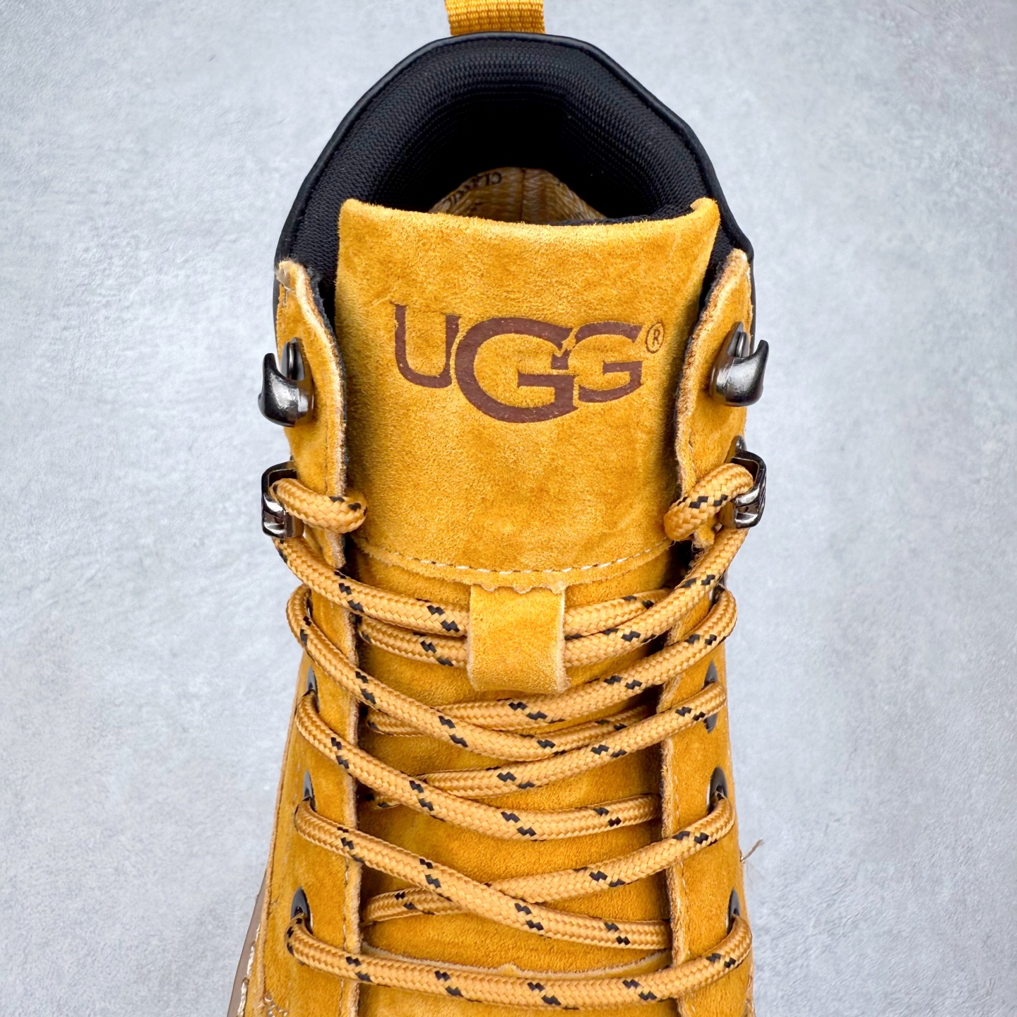 图片[5]-UGG 2025秋冬新品男士中帮休闲马丁靴系列 #广东大厂品质 25ss秋冬新款 时尚潮流搭配 面料釆用意大利进口磨砂牛皮 全鞋真牛皮材料 大底到五金都是代工厂原材料制作 好货不杀猪 首单质量严格把控 全套官网统一包装 今年冬季防寒户外专用产品 日常随意搭配 型男必备‼美国轻奢品牌【UGG】Tasman Weather Hybrid 塔斯曼混合系列中帮轻量休闲马丁靴“ 尺码：39-44（比运动鞋大一码）-选品中心