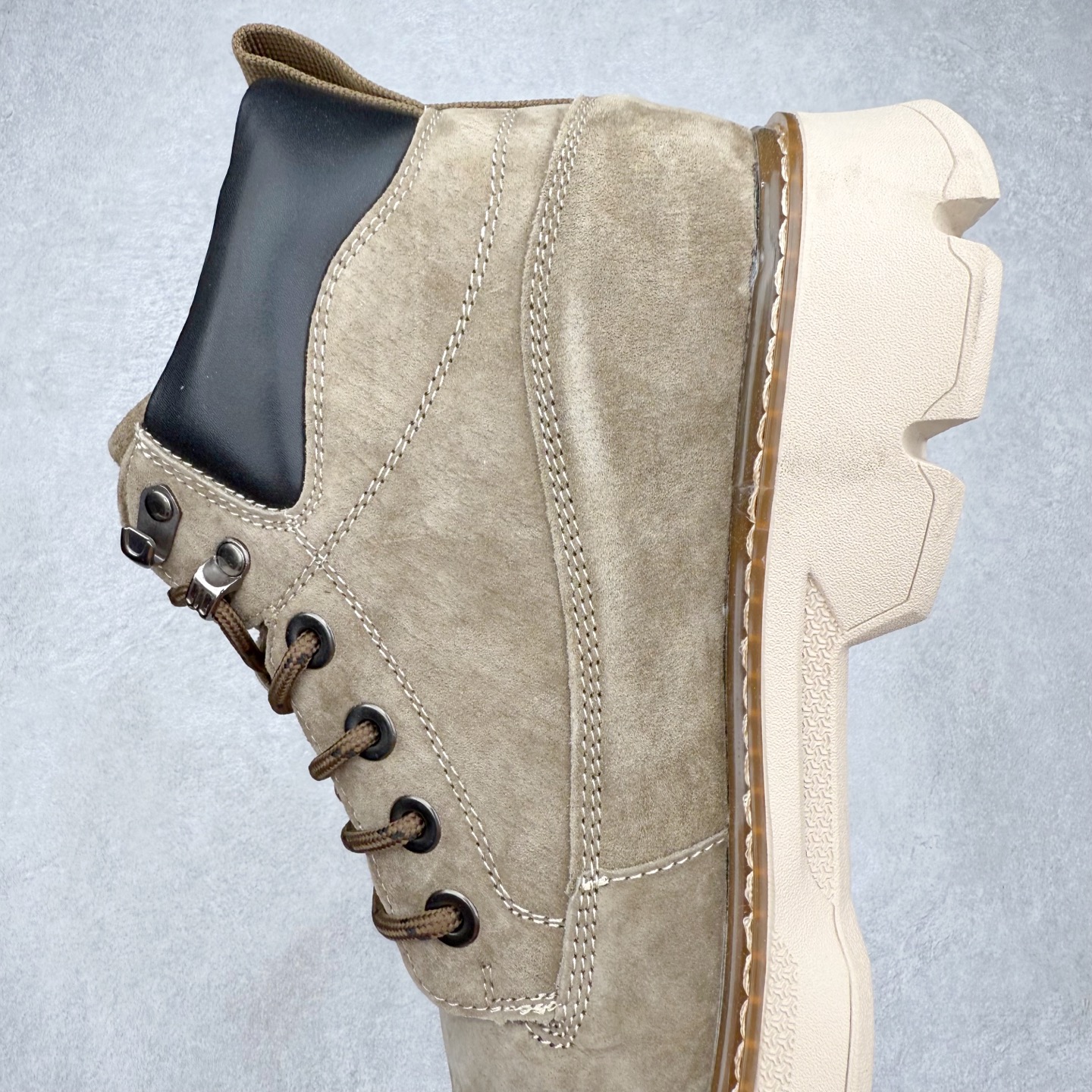 图片[7]-UGG 2025秋冬新品男士中帮休闲马丁靴系列 #广东大厂品质 25ss秋冬新款 时尚潮流搭配 面料釆用意大利进口磨砂牛皮 全鞋真牛皮材料 大底到五金都是代工厂原材料制作 好货不杀猪 首单质量严格把控 全套官网统一包装 今年冬季防寒户外专用产品 日常随意搭配 型男必备‼美国轻奢品牌【UGG】Tasman Weather Hybrid 塔斯曼混合系列中帮轻量休闲马丁靴“ 尺码：39-44（比运动鞋大一码）-选品中心