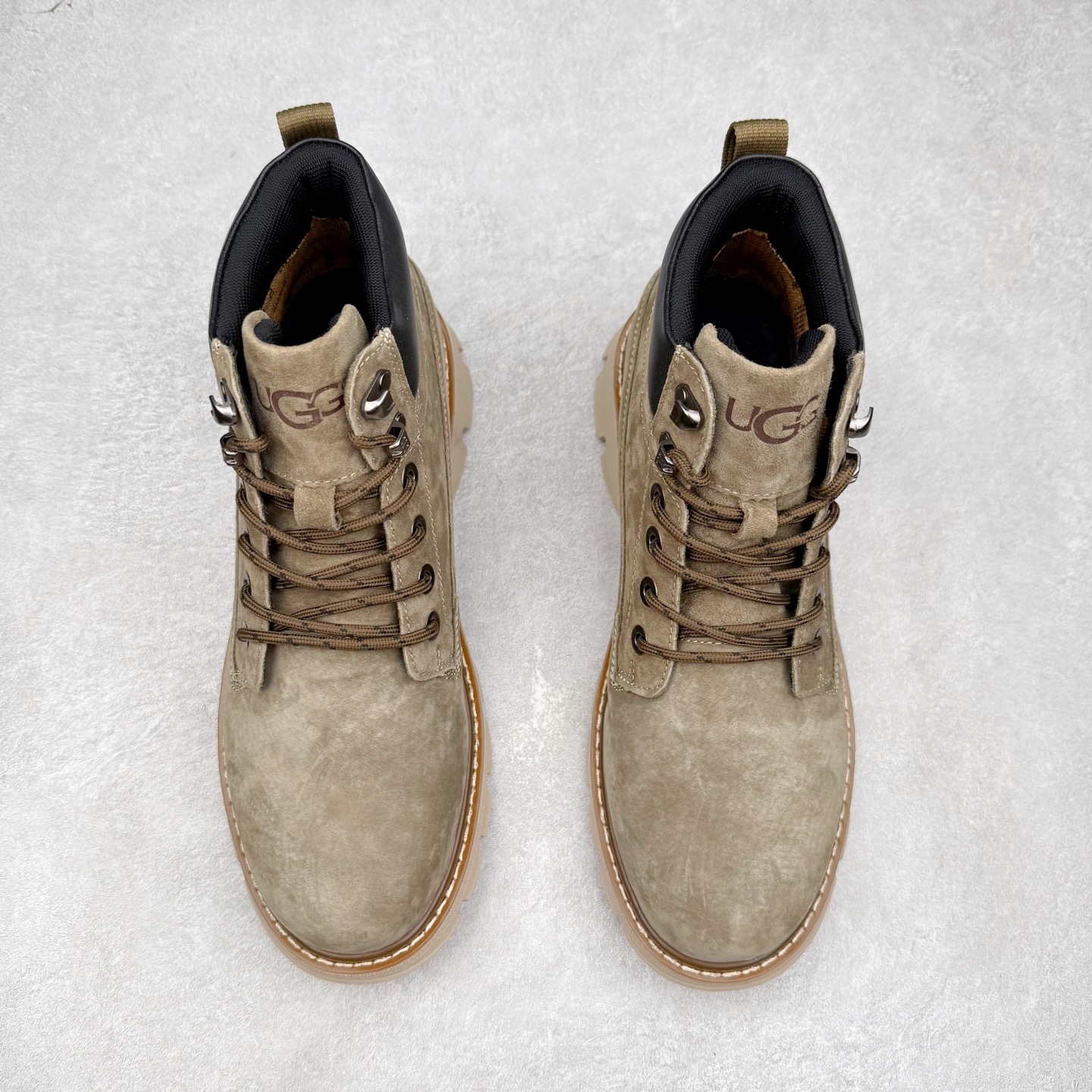 图片[2]-UGG 2025秋冬新品男士中帮休闲马丁靴系列 #广东大厂品质 25ss秋冬新款 时尚潮流搭配 面料釆用意大利进口磨砂牛皮 全鞋真牛皮材料 大底到五金都是代工厂原材料制作 好货不杀猪 首单质量严格把控 全套官网统一包装 今年冬季防寒户外专用产品 日常随意搭配 型男必备‼美国轻奢品牌【UGG】Tasman Weather Hybrid 塔斯曼混合系列中帮轻量休闲马丁靴“ 尺码：39-44（比运动鞋大一码）-选品中心