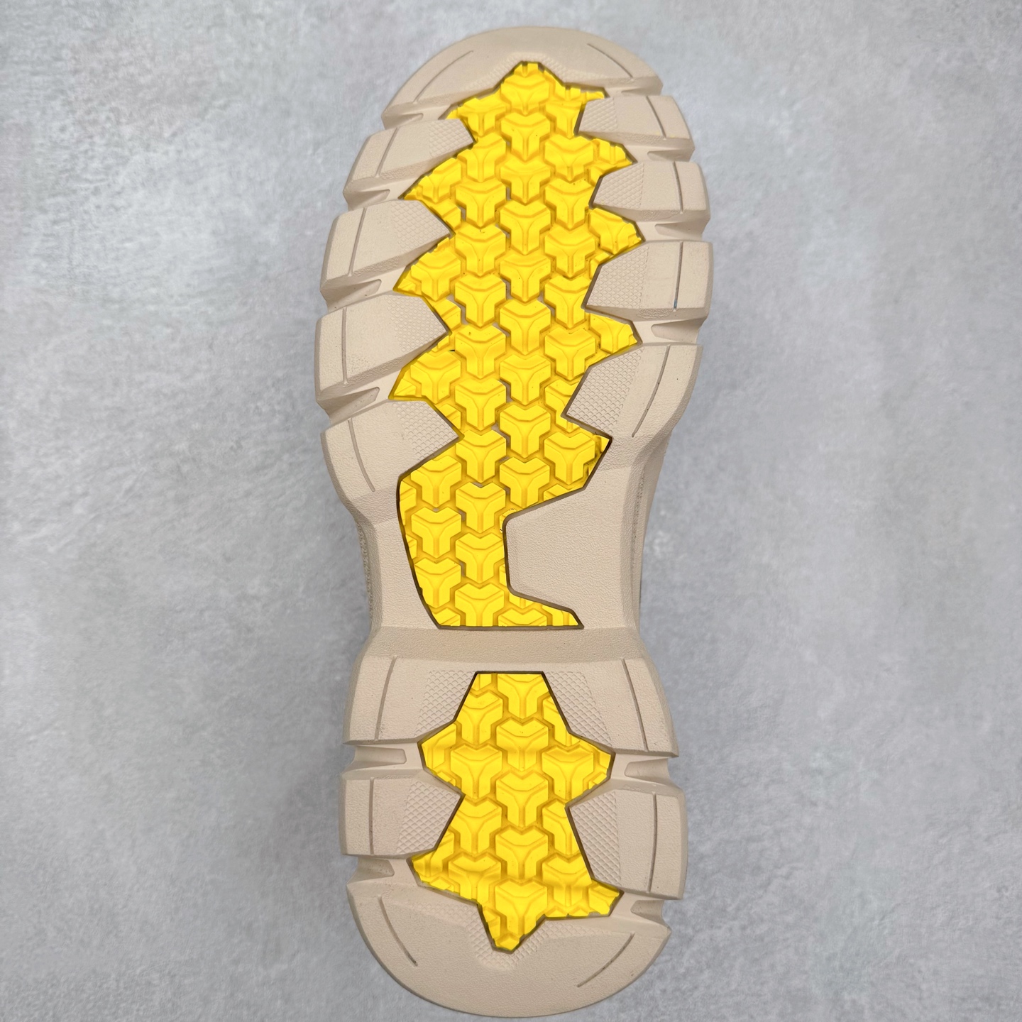 图片[9]-UGG 2025秋冬新品男士中帮休闲马丁靴系列 #广东大厂品质 25ss秋冬新款 时尚潮流搭配 面料釆用意大利进口磨砂牛皮 全鞋真牛皮材料 大底到五金都是代工厂原材料制作 好货不杀猪 首单质量严格把控 全套官网统一包装 今年冬季防寒户外专用产品 日常随意搭配 型男必备‼美国轻奢品牌【UGG】Tasman Weather Hybrid 塔斯曼混合系列中帮轻量休闲马丁靴“ 尺码：39-44（比运动鞋大一码）-选品中心