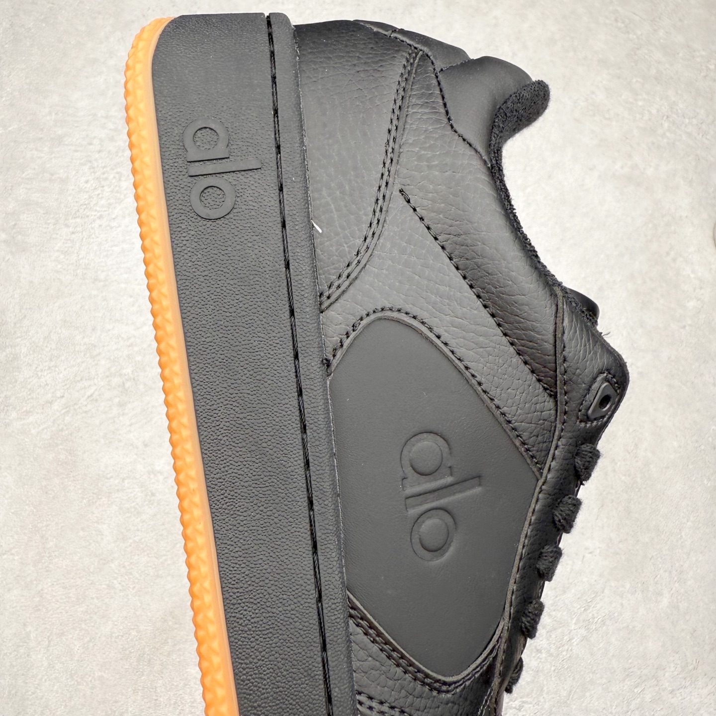 图片[6]-Alo yoga 易梦玲 Jisoo智秀 等多位明星同款上脚 主打各大平台外贸主推大厂采购原材料多处细节一步到位 生产细节 没得说 一款随意搭配的都好看的鞋子aIo采用增高4cm 主打熊猫色 春夏秋冬四季款 舒适简约板鞋 TPU防滑耐磨鞋底 #alo #alo女孩 #AIo #健身穿搭 #鞋子推荐 #板鞋 尺码：35 36 37 38 39 40 41 42 43 44 45-选品中心