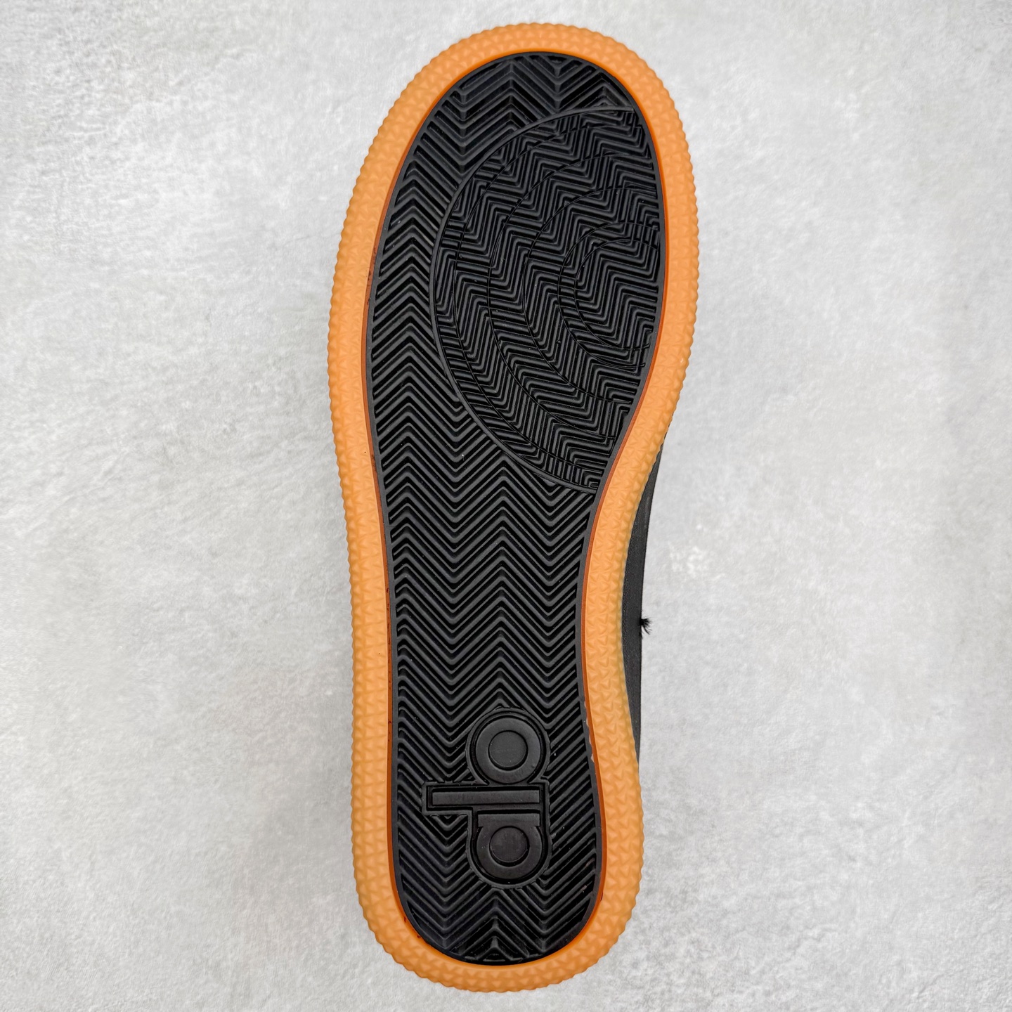 图片[9]-Alo yoga 易梦玲 Jisoo智秀 等多位明星同款上脚 主打各大平台外贸主推大厂采购原材料多处细节一步到位 生产细节 没得说 一款随意搭配的都好看的鞋子aIo采用增高4cm 主打熊猫色 春夏秋冬四季款 舒适简约板鞋 TPU防滑耐磨鞋底 #alo #alo女孩 #AIo #健身穿搭 #鞋子推荐 #板鞋 尺码：35 36 37 38 39 40 41 42 43 44 45-选品中心