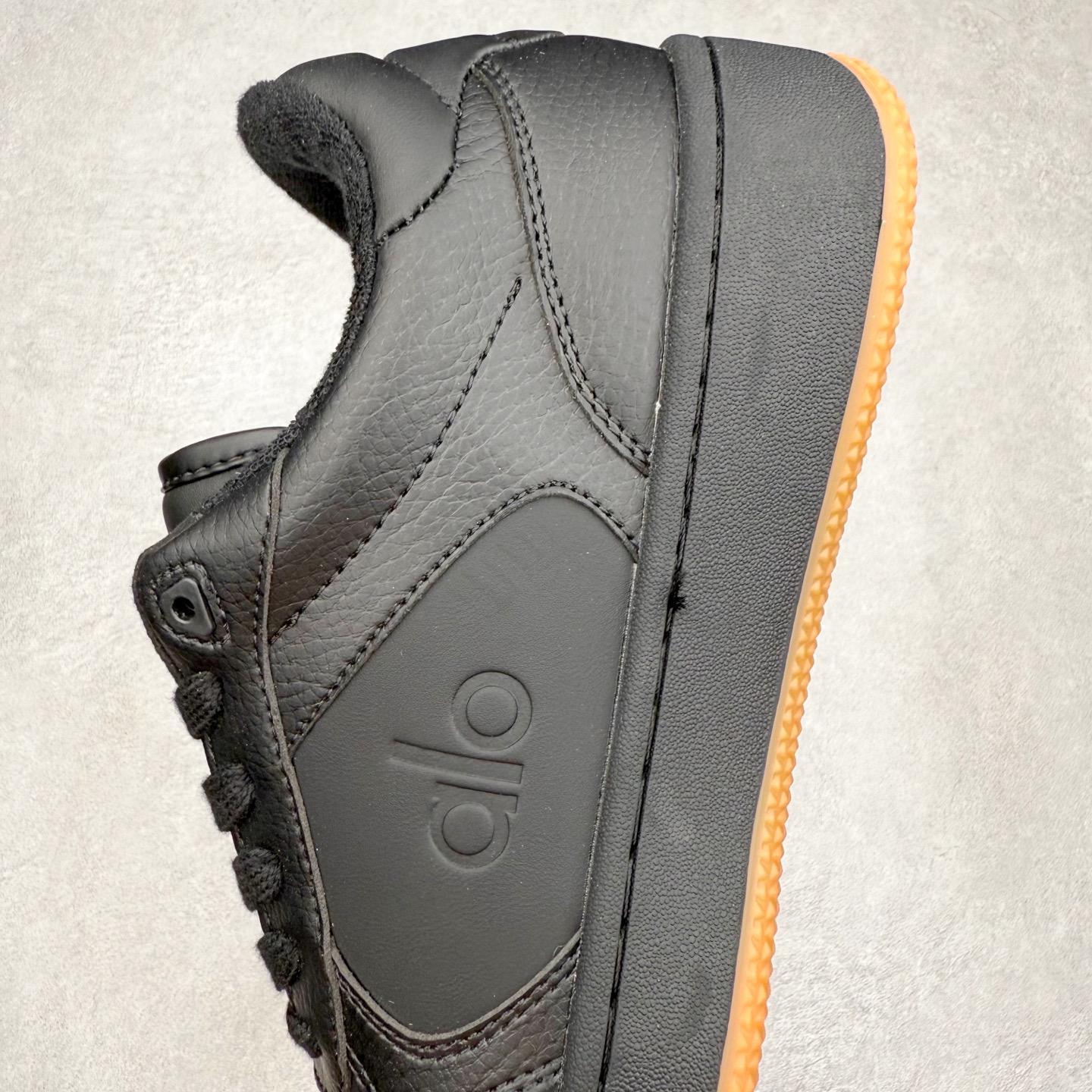 图片[7]-Alo yoga 易梦玲 Jisoo智秀 等多位明星同款上脚 主打各大平台外贸主推大厂采购原材料多处细节一步到位 生产细节 没得说 一款随意搭配的都好看的鞋子aIo采用增高4cm 主打熊猫色 春夏秋冬四季款 舒适简约板鞋 TPU防滑耐磨鞋底 #alo #alo女孩 #AIo #健身穿搭 #鞋子推荐 #板鞋 尺码：35 36 37 38 39 40 41 42 43 44 45-选品中心