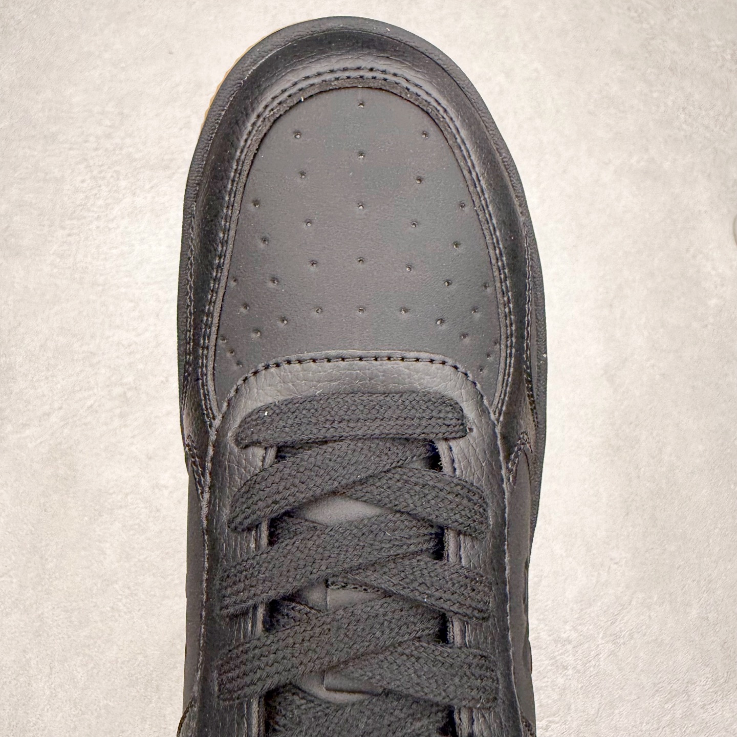 图片[4]-Alo yoga 易梦玲 Jisoo智秀 等多位明星同款上脚 主打各大平台外贸主推大厂采购原材料多处细节一步到位 生产细节 没得说 一款随意搭配的都好看的鞋子aIo采用增高4cm 主打熊猫色 春夏秋冬四季款 舒适简约板鞋 TPU防滑耐磨鞋底 #alo #alo女孩 #AIo #健身穿搭 #鞋子推荐 #板鞋 尺码：35 36 37 38 39 40 41 42 43 44 45-选品中心