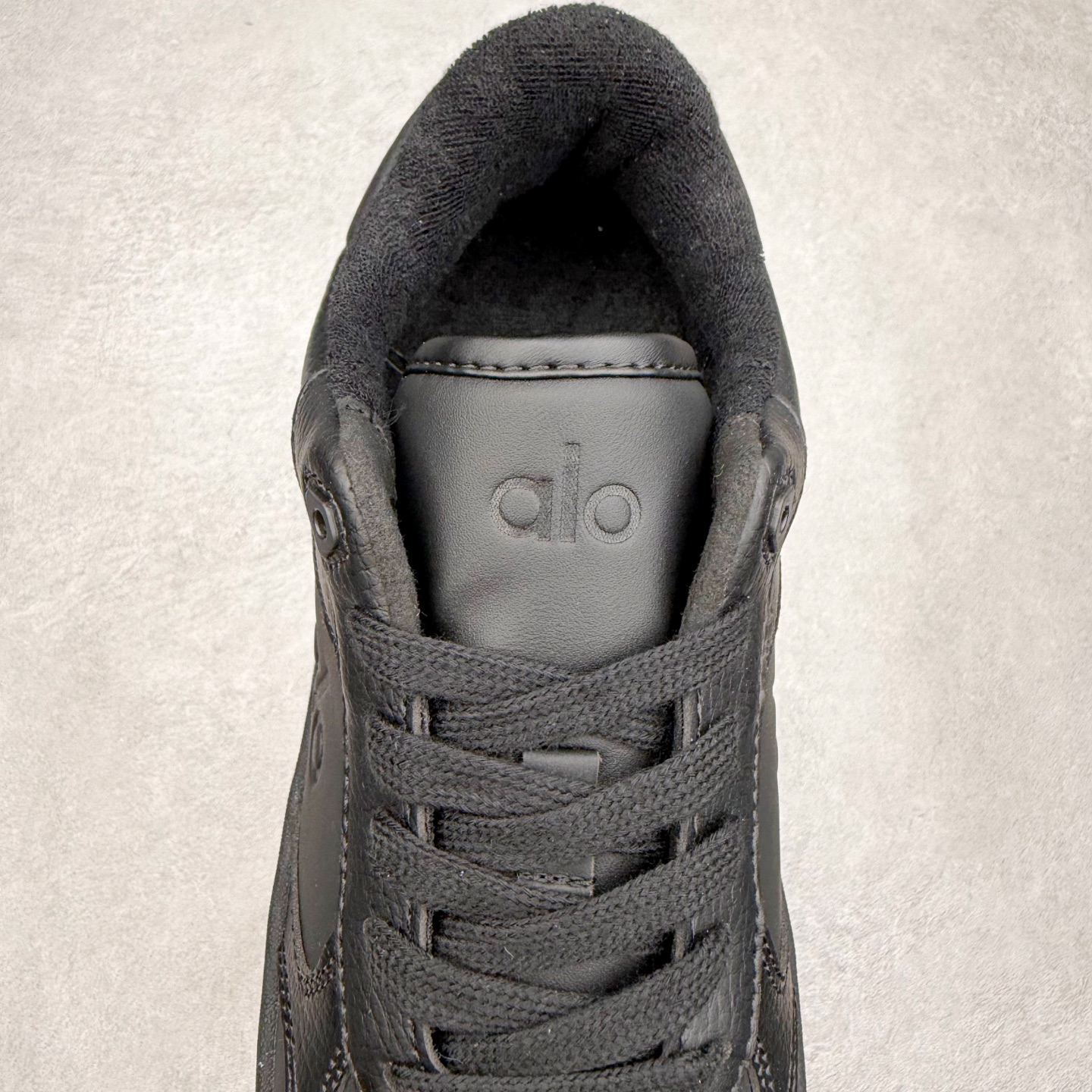 图片[5]-Alo yoga 易梦玲 Jisoo智秀 等多位明星同款上脚 主打各大平台外贸主推大厂采购原材料多处细节一步到位 生产细节 没得说 一款随意搭配的都好看的鞋子aIo采用增高4cm 主打熊猫色 春夏秋冬四季款 舒适简约板鞋 TPU防滑耐磨鞋底 #alo #alo女孩 #AIo #健身穿搭 #鞋子推荐 #板鞋 尺码：35 36 37 38 39 40 41 42 43 44 45-选品中心