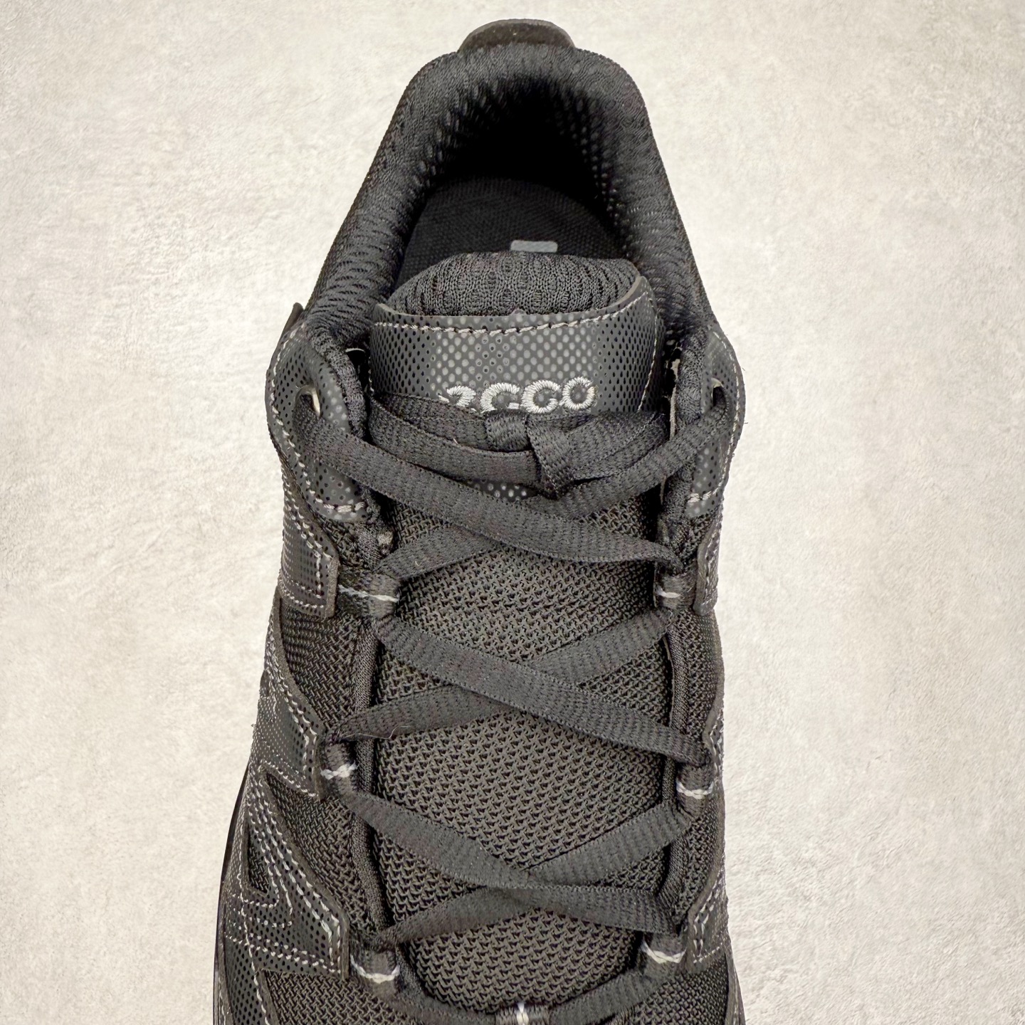 图片[5]-ECCO Terracruise Light Gtx 爱步陆地巡洋系列低帮徒步户外露营百搭休闲运动鞋“网布全黑”825784 51707 ECCO以三大核心特征为依托：北欧设计风格、鞋履制作、积极的生活方式。北欧设计风格：北欧设计特点是独特、有格调、实用和简约，并且品质优良。鞋履制作：ECCO钟爱鞋履制作以及一切与鞋履制作相关的事物。积极的生活方式：ECCO的创始人希望制作出的鞋履无需磨合，即可完美贴合脚型，帮助人们享受行走的乐趣。ECCO的成功源自其产品质量和创新的技术水平，恪守“鞋遵循双足”的设计理念，将的舒适度和风格融为一体。ECCO跑遍全世界寻找创新的原料。从制革制鞋一体化的设置，源头上控制皮革质量，确保对人体无害。 尺码：38 39 40 41 42 43 44 （皮鞋码）-选品中心