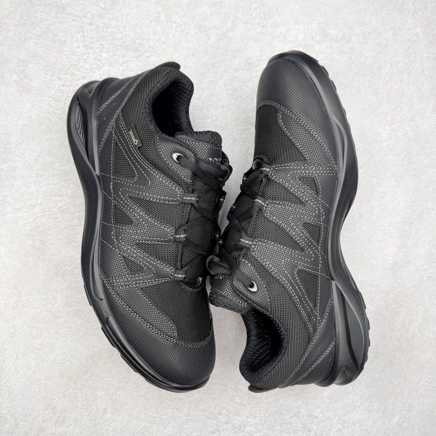 图片[3]-ECCO Terracruise Light Gtx 爱步陆地巡洋系列低帮徒步户外露营百搭休闲运动鞋“网布全黑”825784 51707 ECCO以三大核心特征为依托：北欧设计风格、鞋履制作、积极的生活方式。北欧设计风格：北欧设计特点是独特、有格调、实用和简约，并且品质优良。鞋履制作：ECCO钟爱鞋履制作以及一切与鞋履制作相关的事物。积极的生活方式：ECCO的创始人希望制作出的鞋履无需磨合，即可完美贴合脚型，帮助人们享受行走的乐趣。ECCO的成功源自其产品质量和创新的技术水平，恪守“鞋遵循双足”的设计理念，将的舒适度和风格融为一体。ECCO跑遍全世界寻找创新的原料。从制革制鞋一体化的设置，源头上控制皮革质量，确保对人体无害。 尺码：38 39 40 41 42 43 44 （皮鞋码）-选品中心