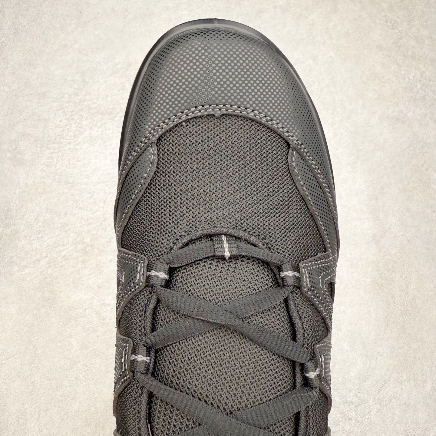 图片[4]-ECCO Terracruise Light Gtx 爱步陆地巡洋系列低帮徒步户外露营百搭休闲运动鞋“网布全黑”825784 51707 ECCO以三大核心特征为依托：北欧设计风格、鞋履制作、积极的生活方式。北欧设计风格：北欧设计特点是独特、有格调、实用和简约，并且品质优良。鞋履制作：ECCO钟爱鞋履制作以及一切与鞋履制作相关的事物。积极的生活方式：ECCO的创始人希望制作出的鞋履无需磨合，即可完美贴合脚型，帮助人们享受行走的乐趣。ECCO的成功源自其产品质量和创新的技术水平，恪守“鞋遵循双足”的设计理念，将的舒适度和风格融为一体。ECCO跑遍全世界寻找创新的原料。从制革制鞋一体化的设置，源头上控制皮革质量，确保对人体无害。 尺码：38 39 40 41 42 43 44 （皮鞋码）-选品中心